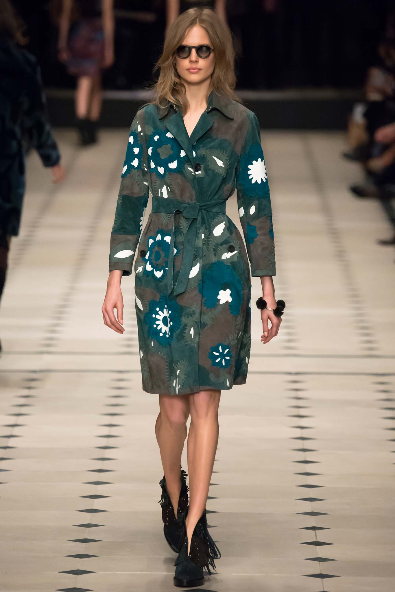 Burberry F/W 15 Look 144