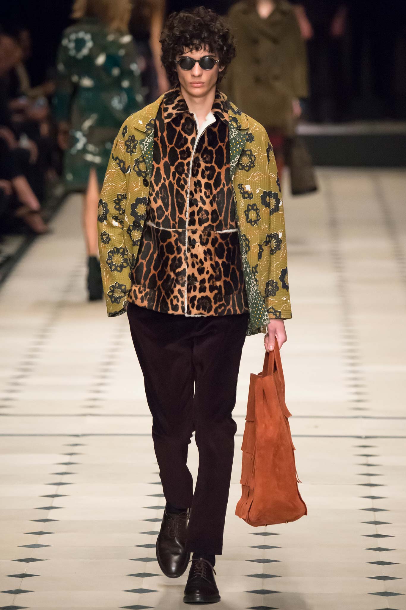 Burberry F/W 15 Look 155