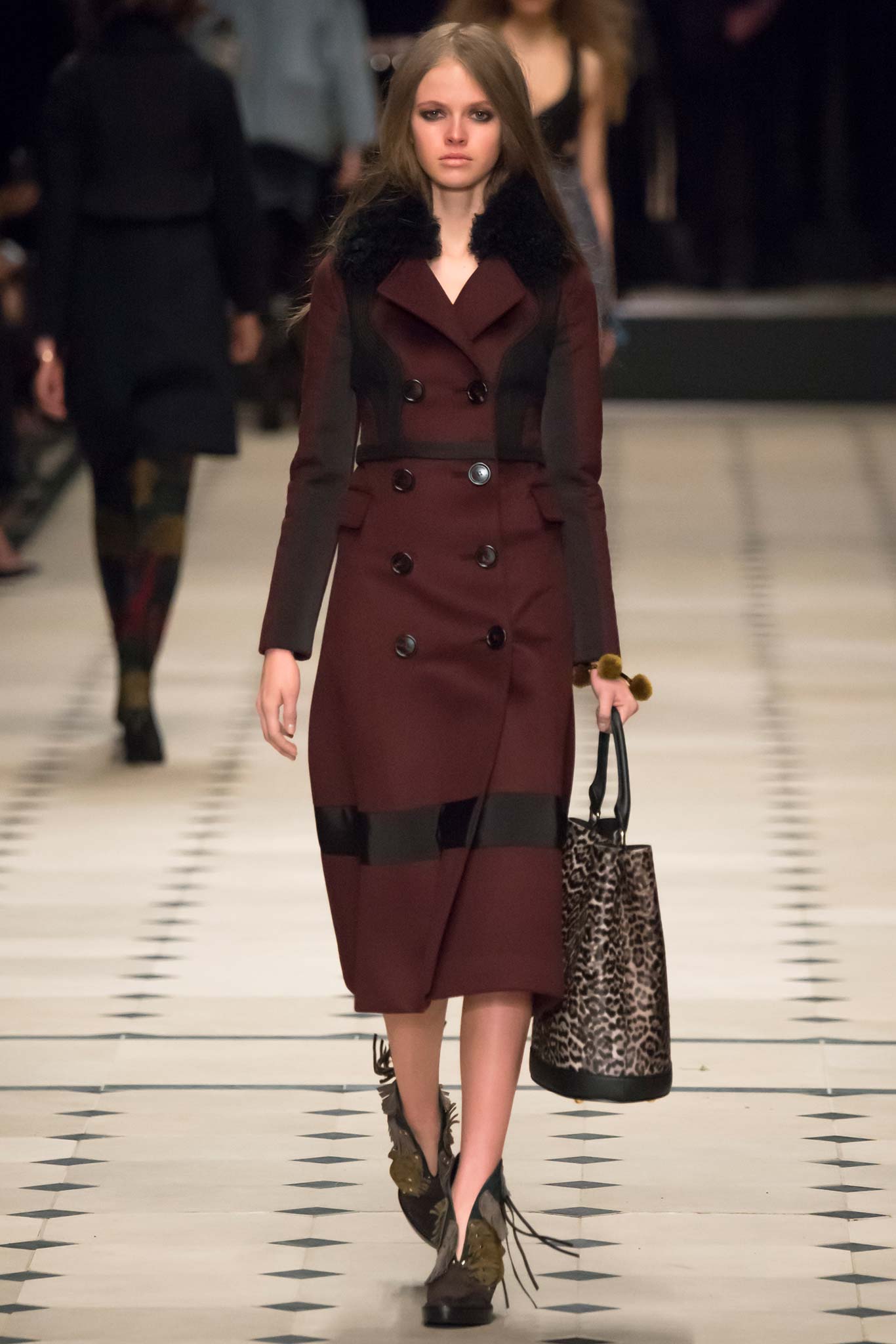 Burberry F/W 15 Look 197