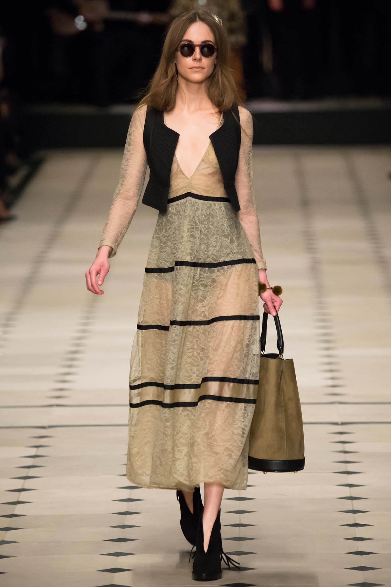 Burberry F/W 15 Look 211