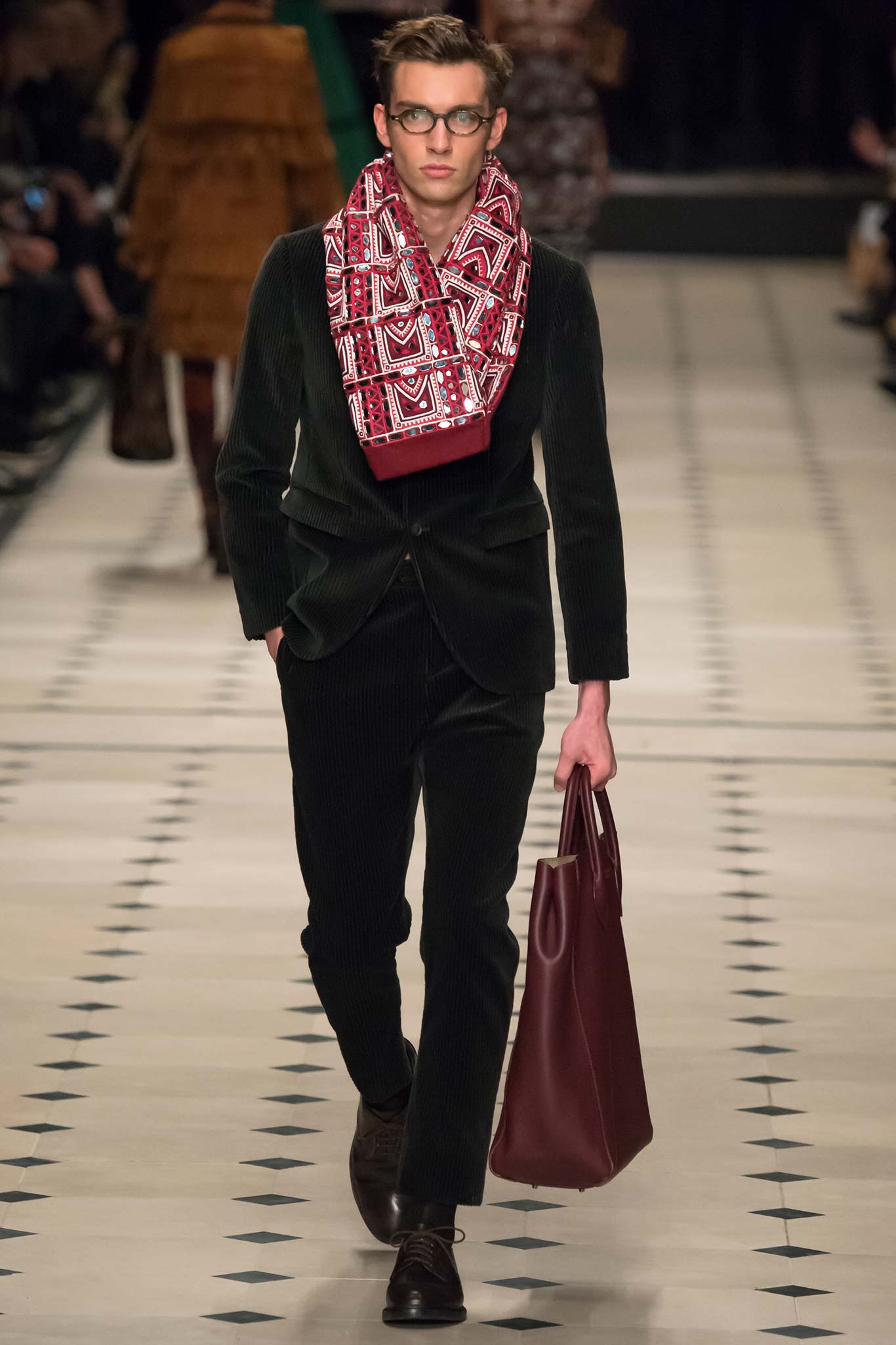 Burberry F/W 15 Look 230