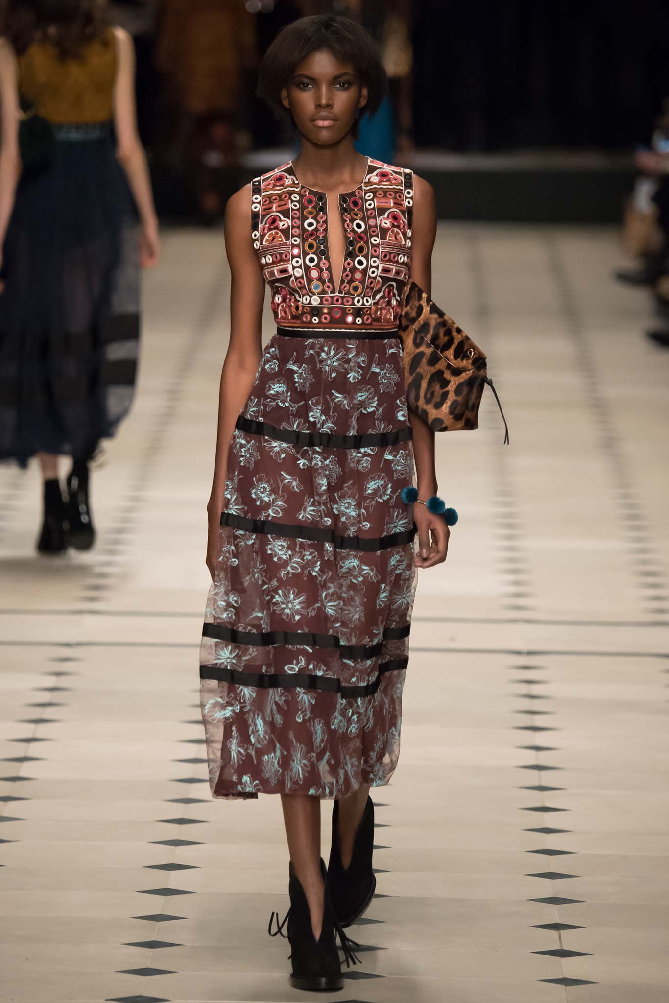 Burberry F/W 15 Look 235
