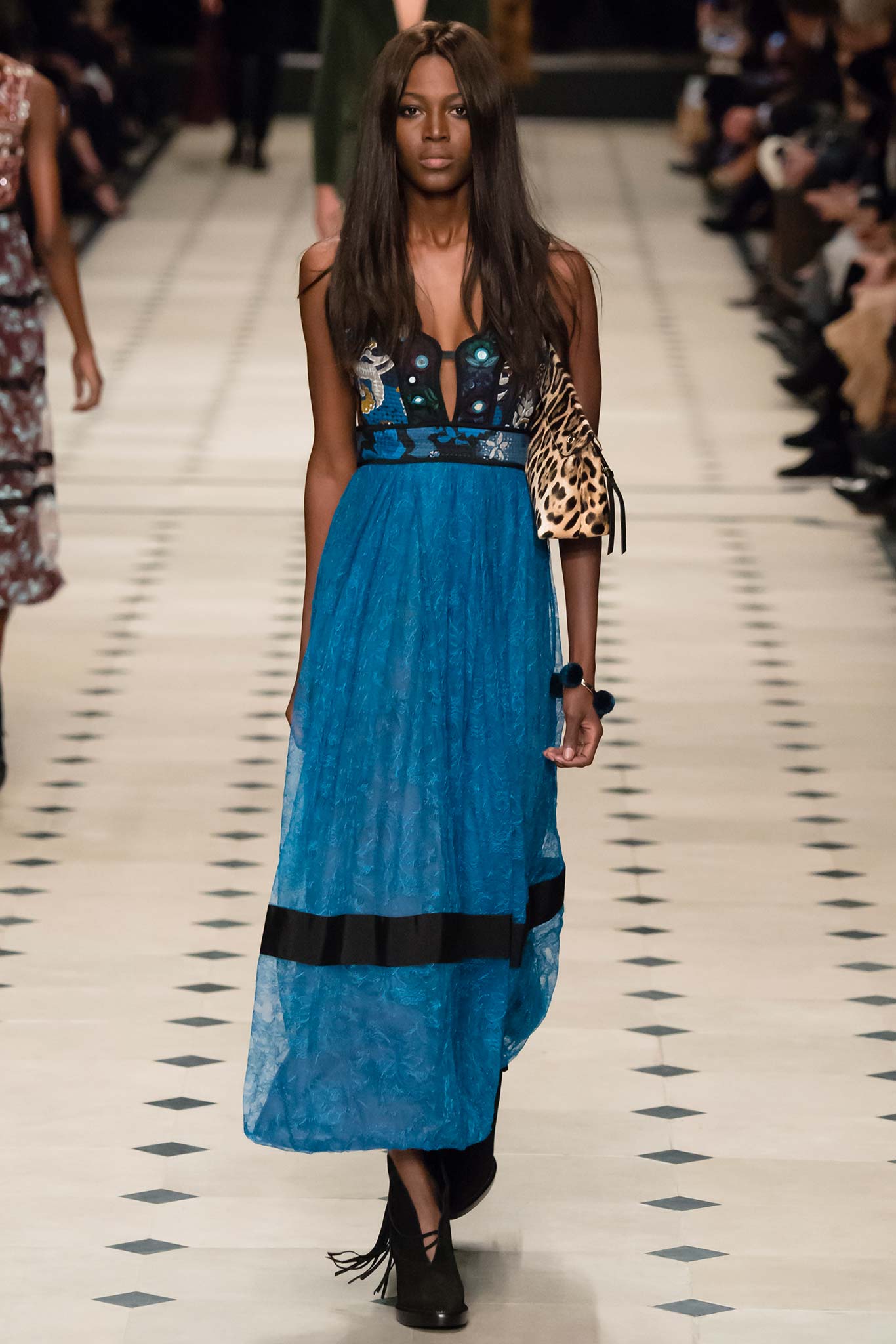 Burberry F/W 15 Look 238