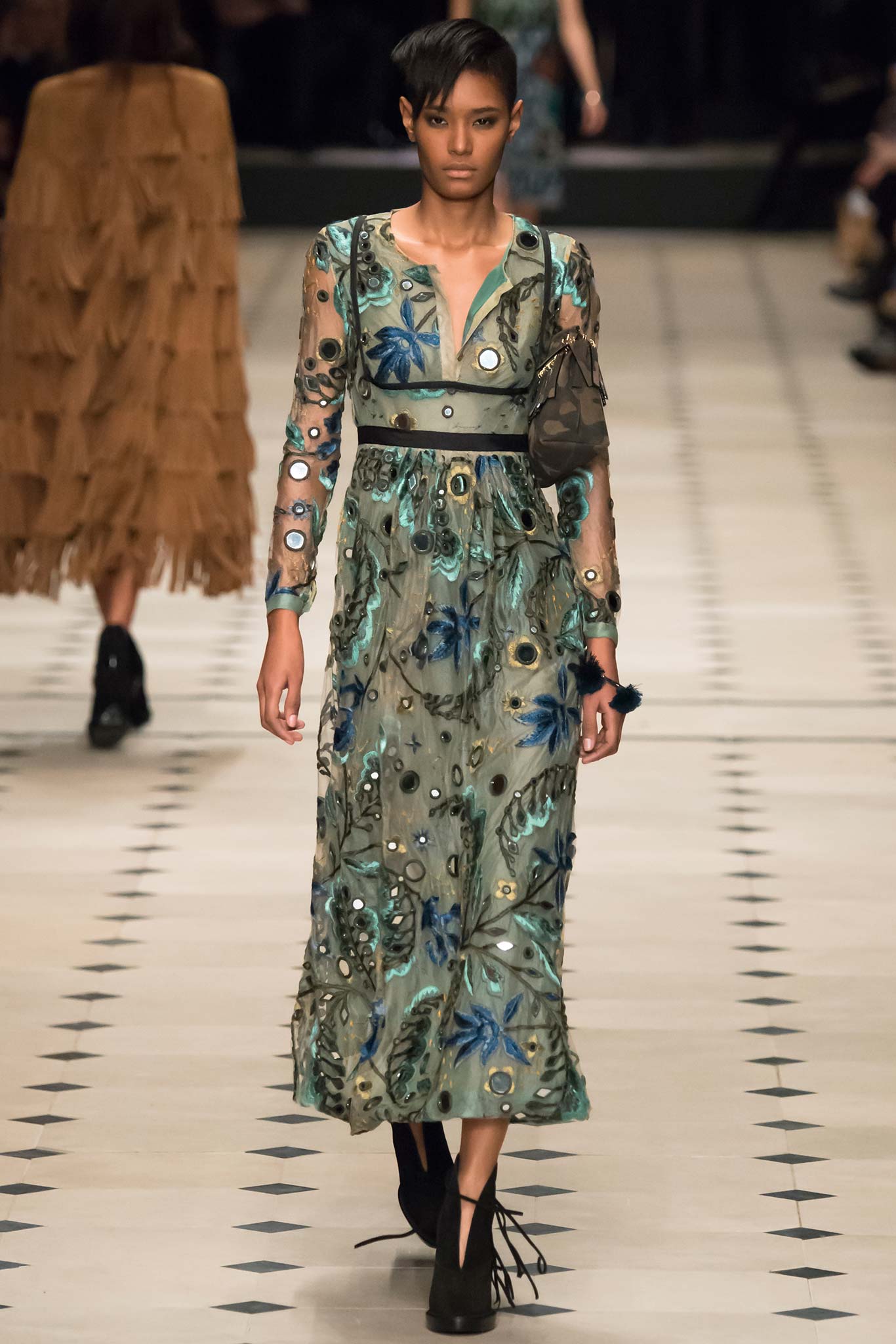 Burberry F/W 15 Look 257