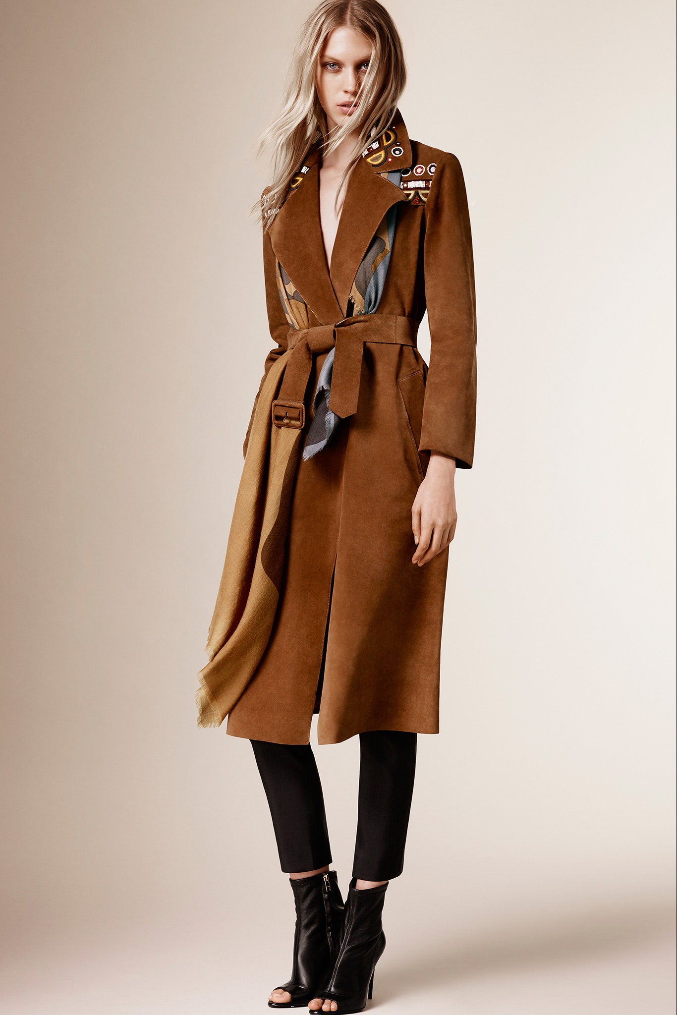 Burberry F/W 15 Look 1