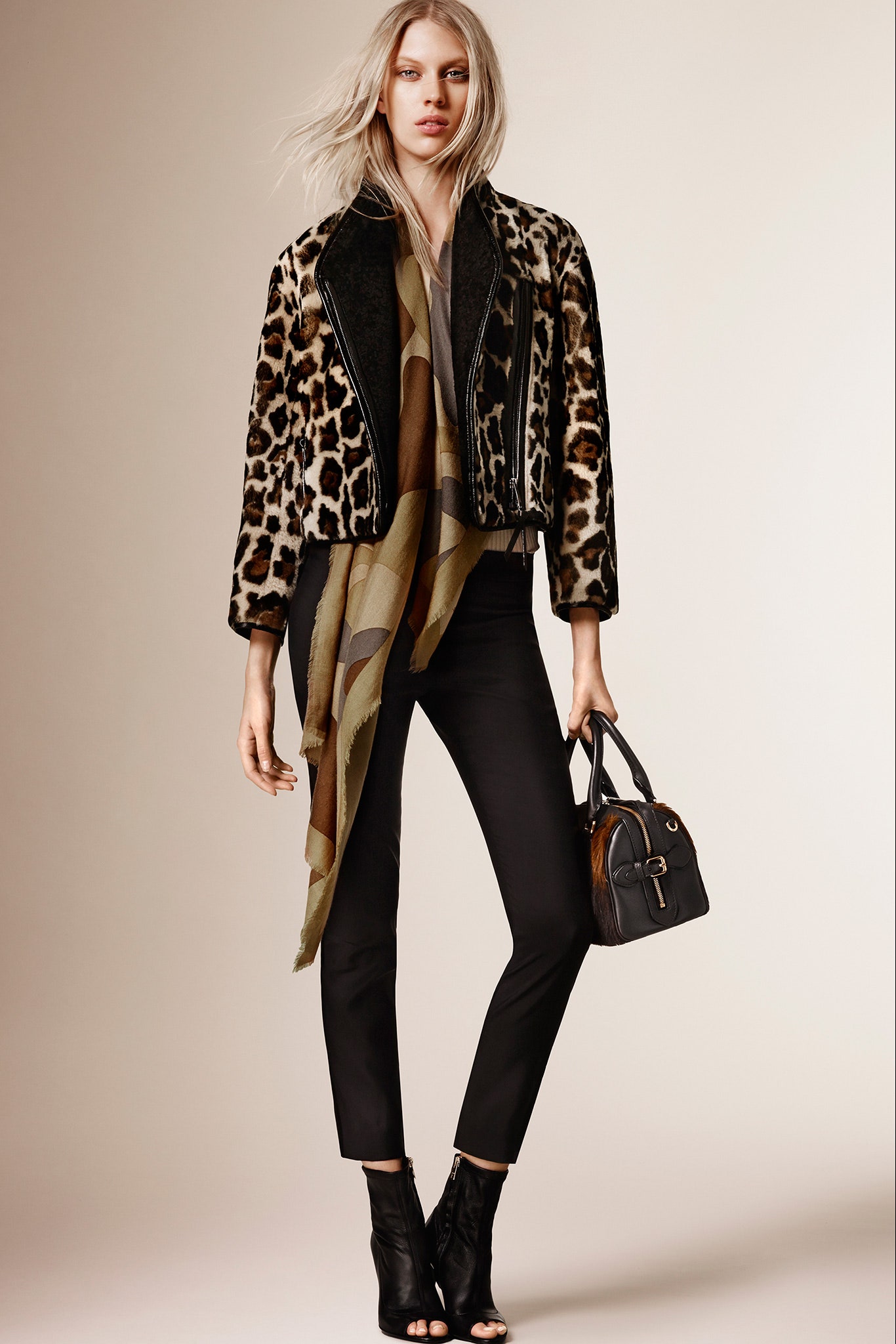 Burberry F/W 15 Look 30