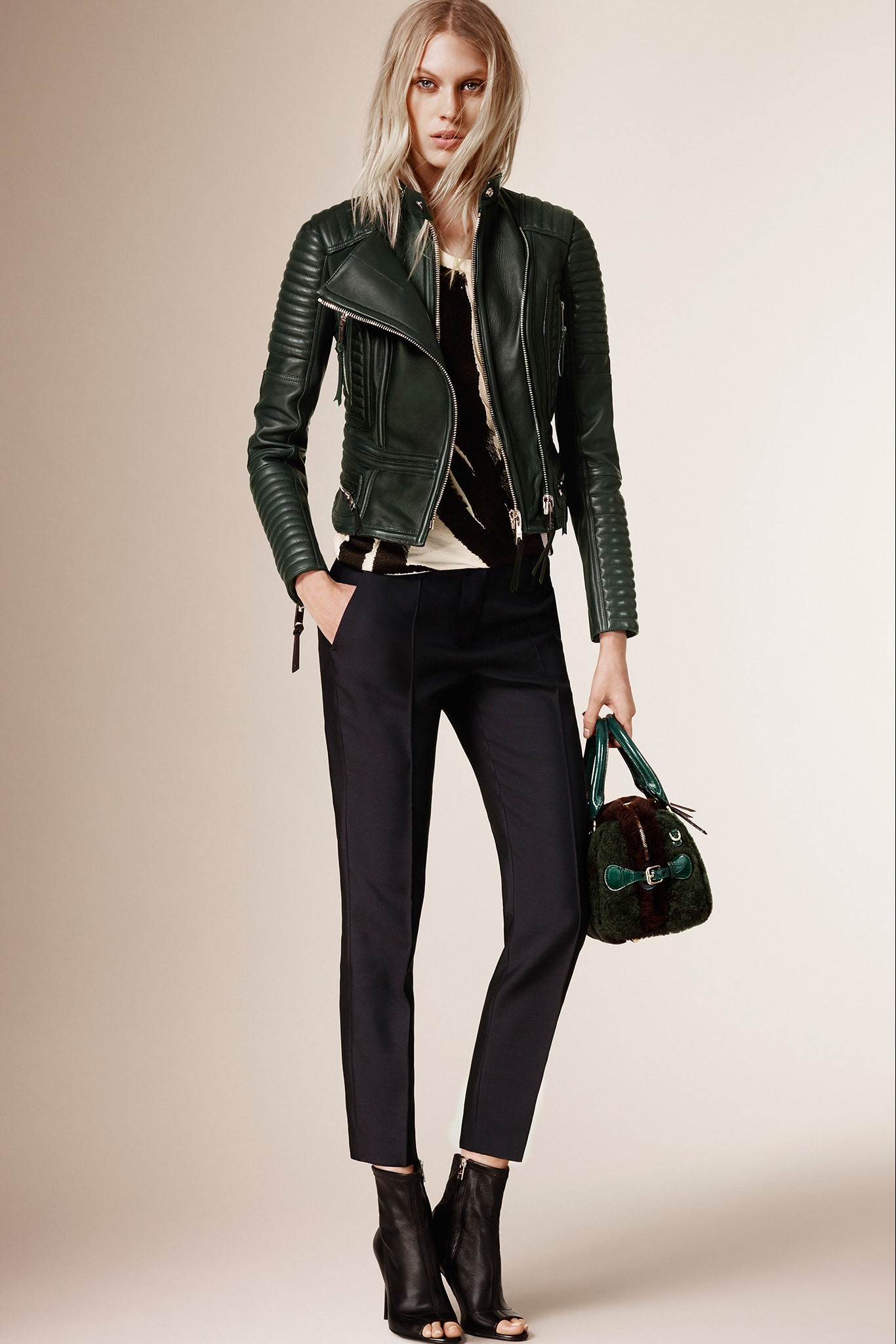 Burberry F/W 15 Look 81