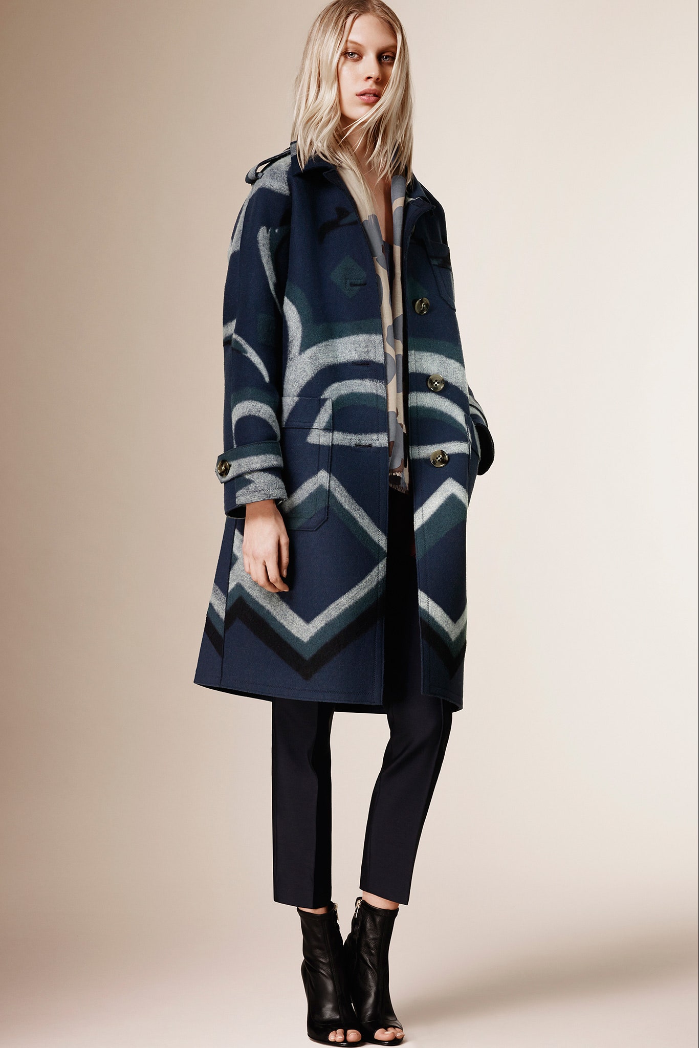 Burberry F/W 15 Look 95