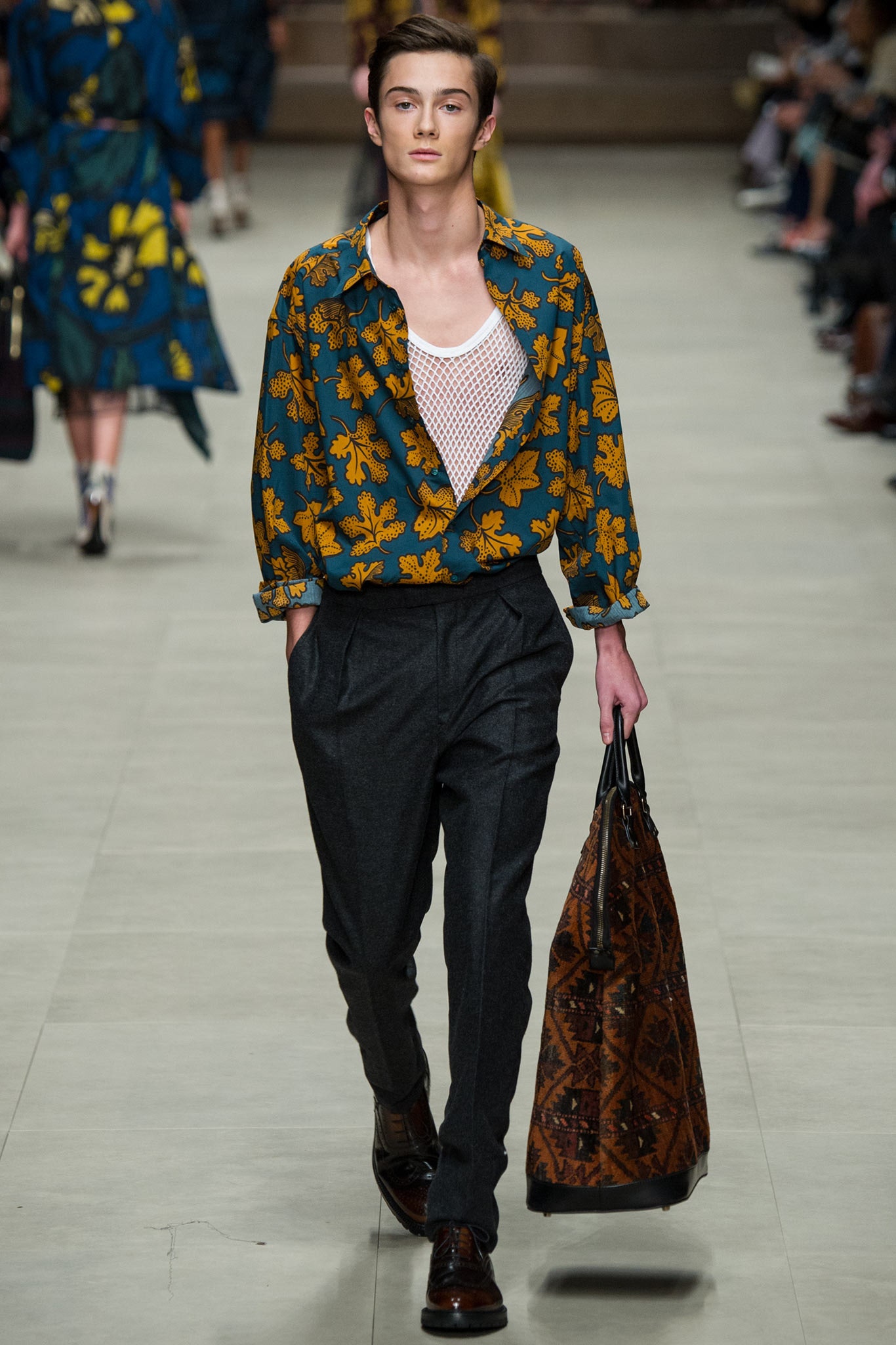 Burberry F/W 14 Look 230