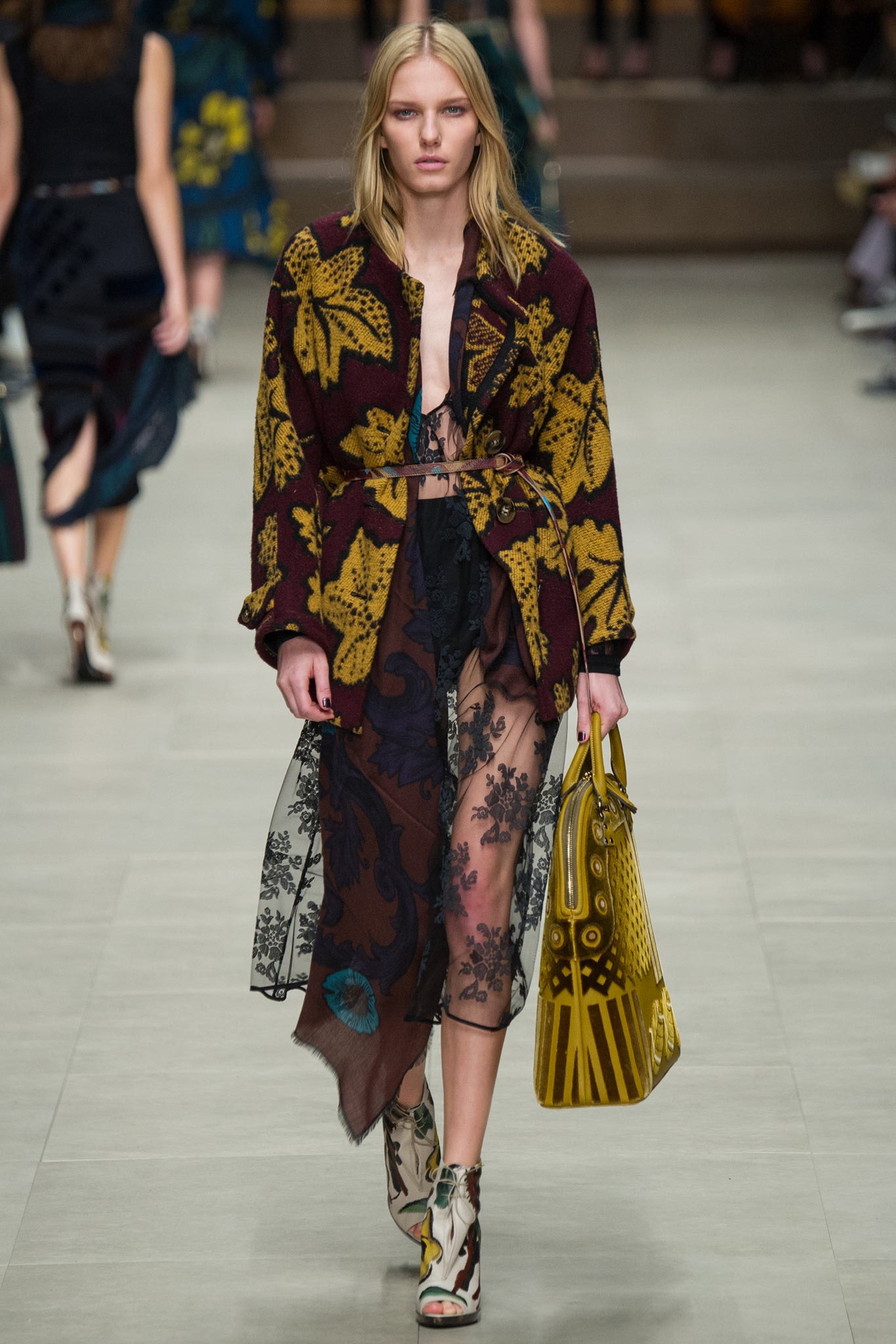 Burberry F/W 14 Look 235