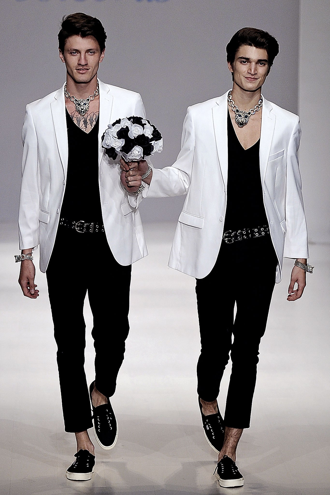 white tailored single-breasted blazer