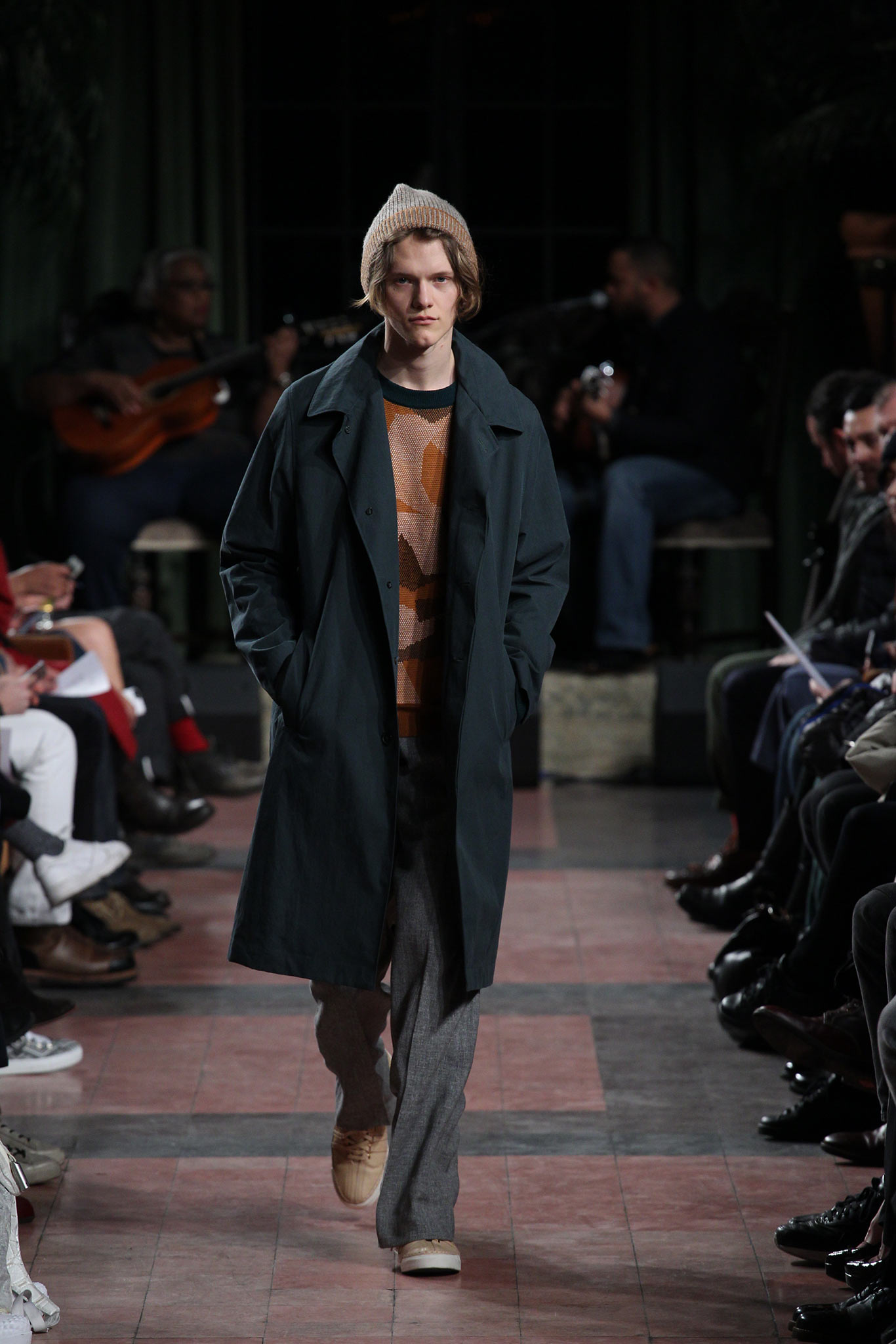 black single-breasted long coat