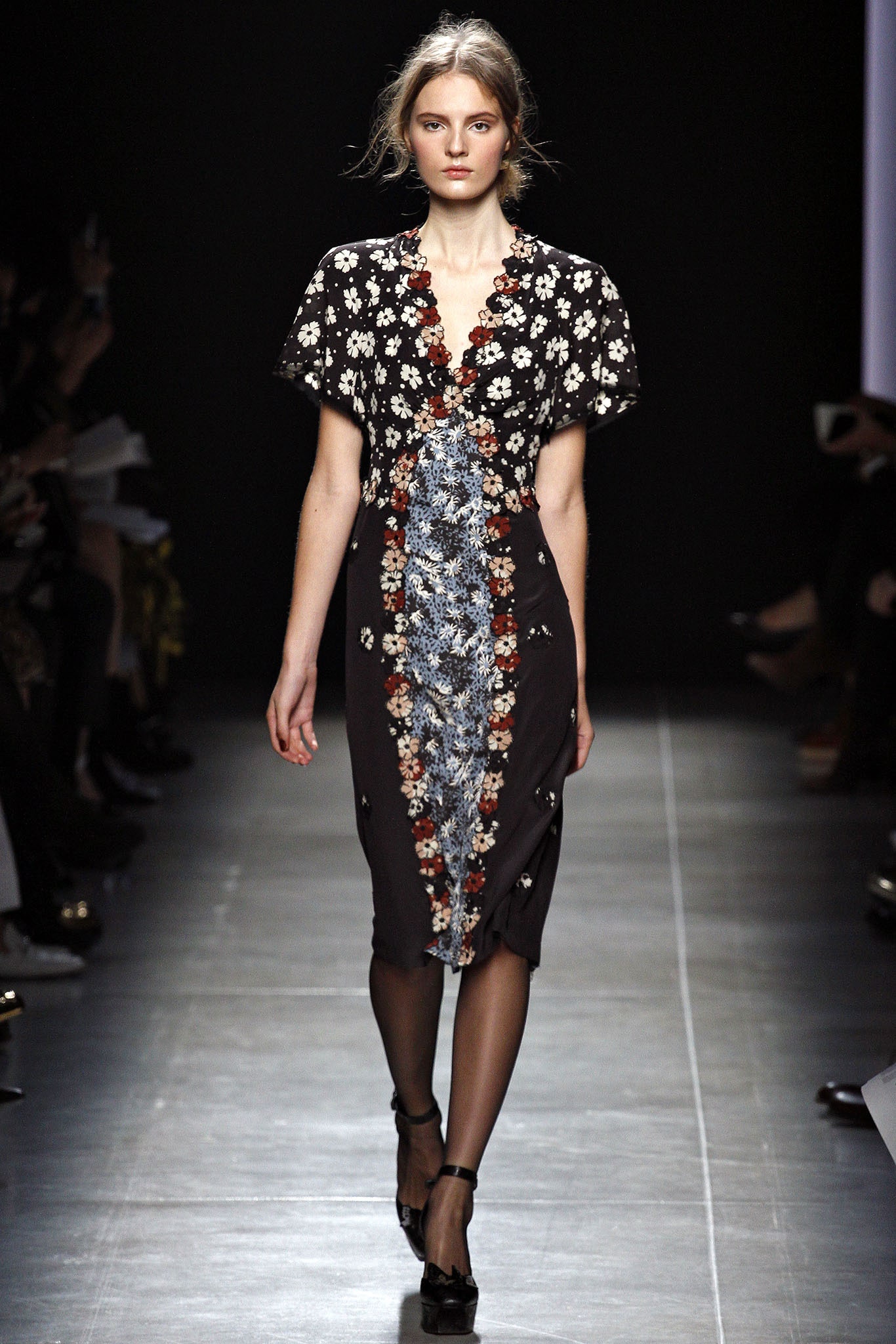 black unknown short-sleeve v-neck fitted floral ruched midi-dress