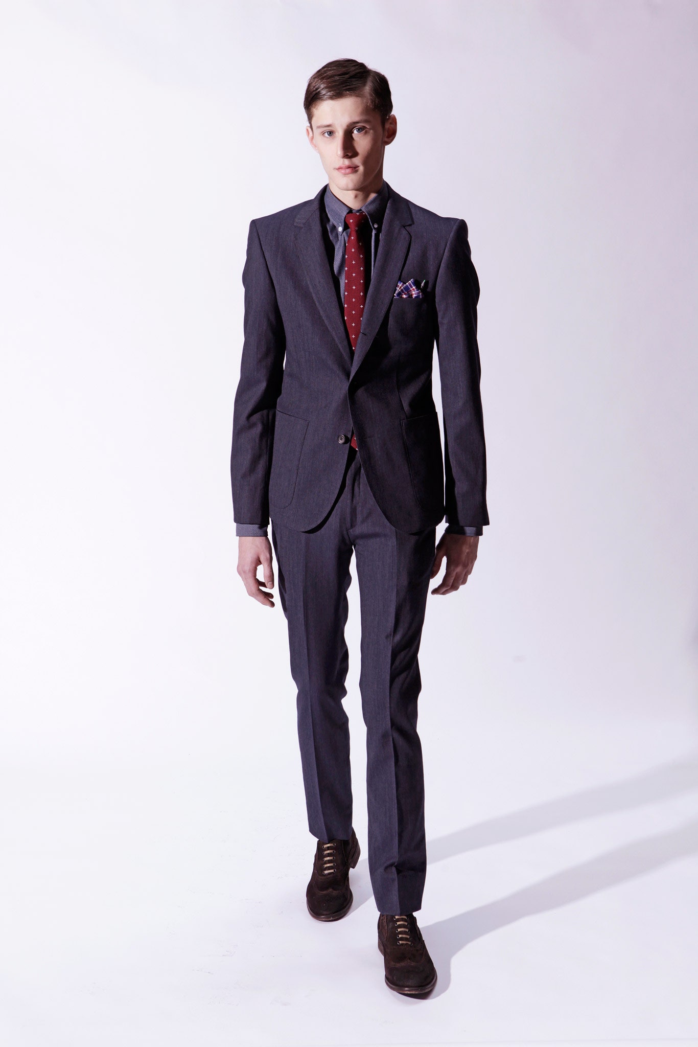 gray tailored single-breasted blazer