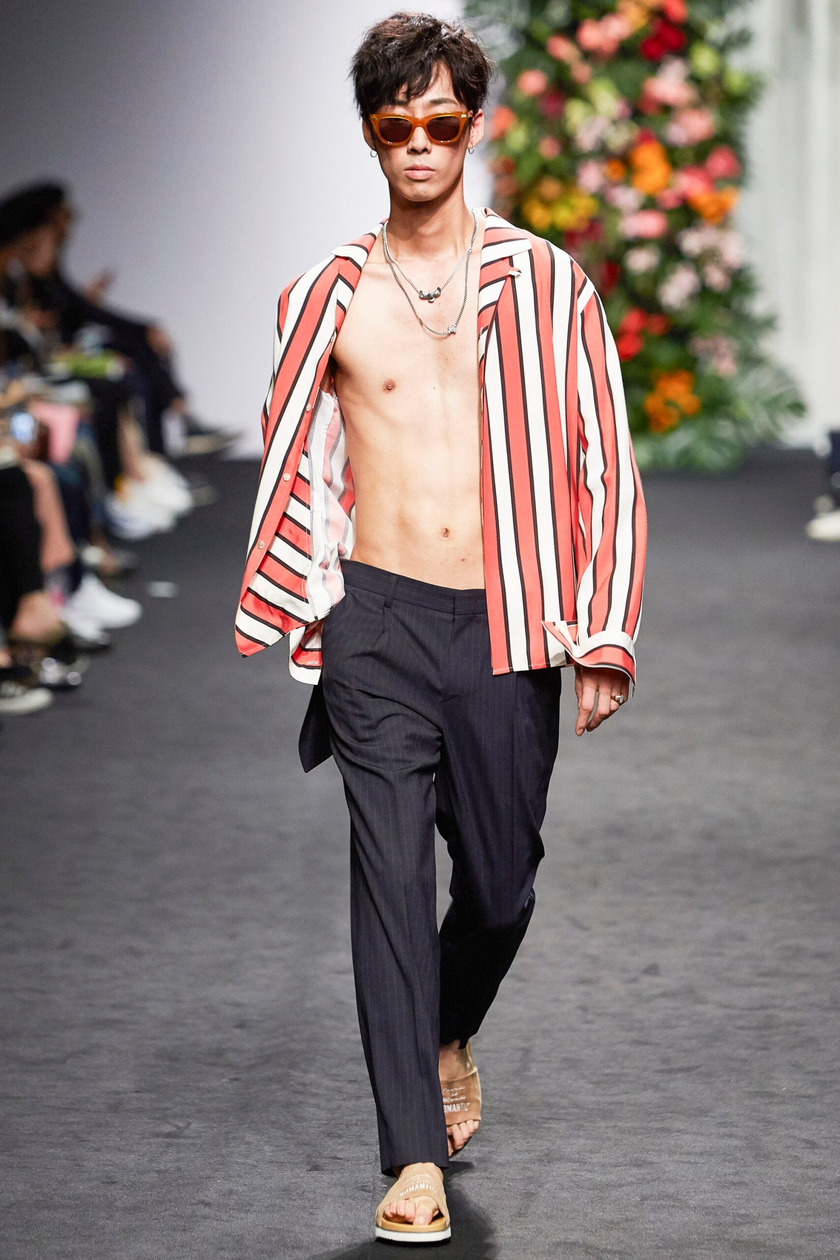 Beyond Closet Seoul S/S 16 Look 130