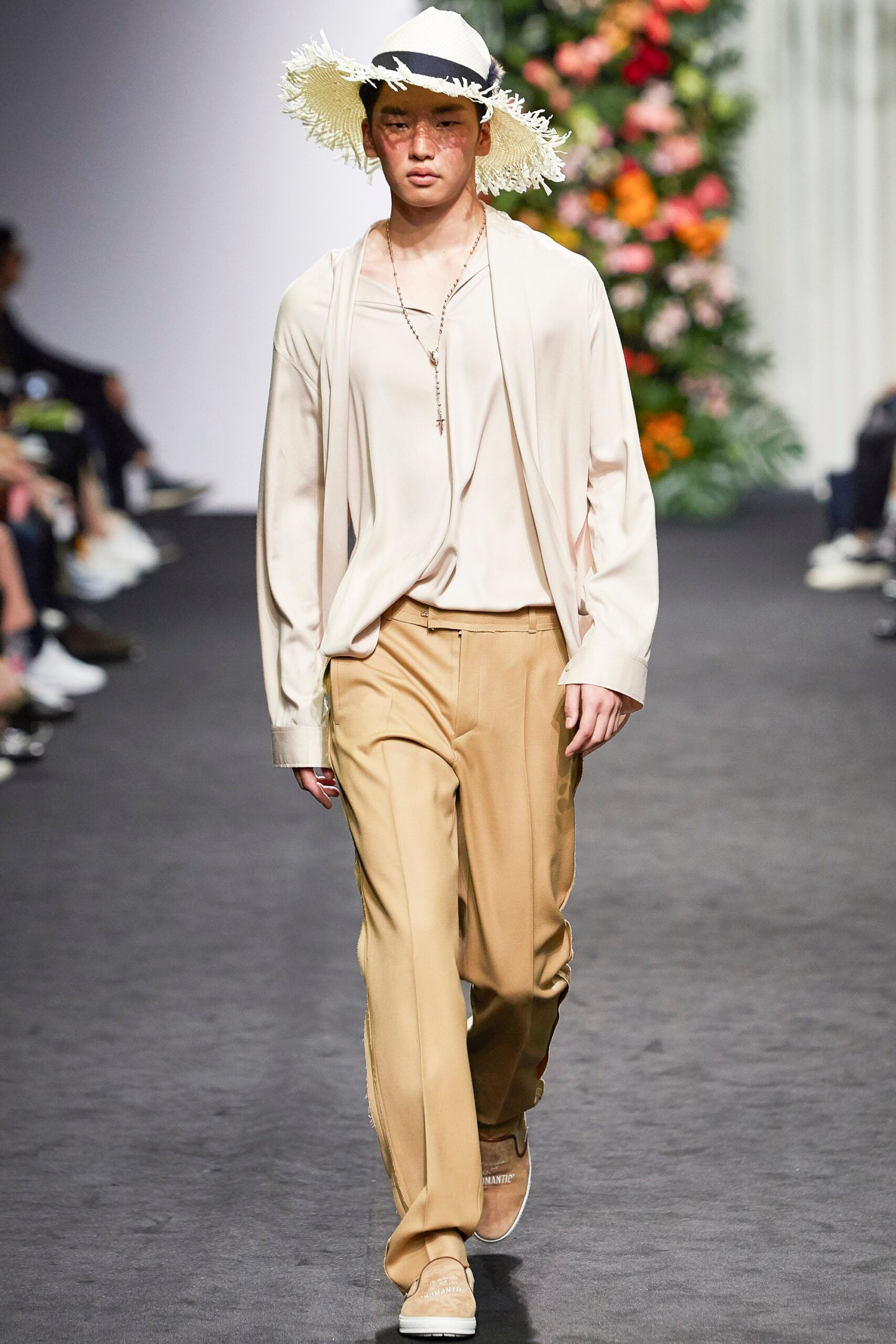 Beyond Closet Seoul S/S 16 Look 163