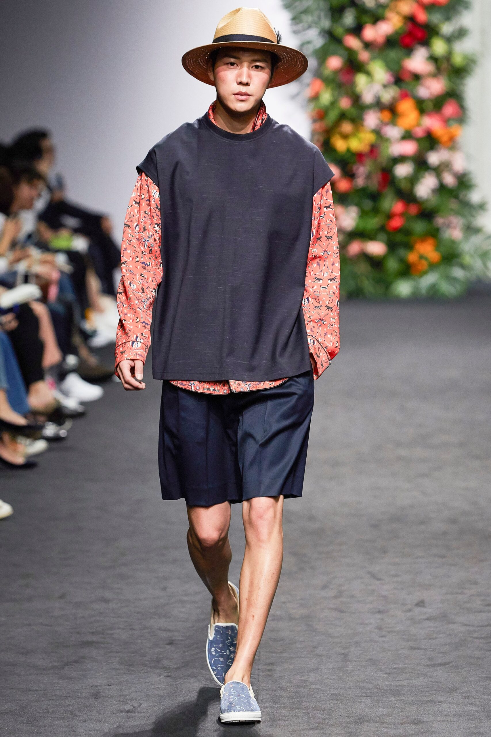 Beyond Closet Seoul S/S 16 Look 203