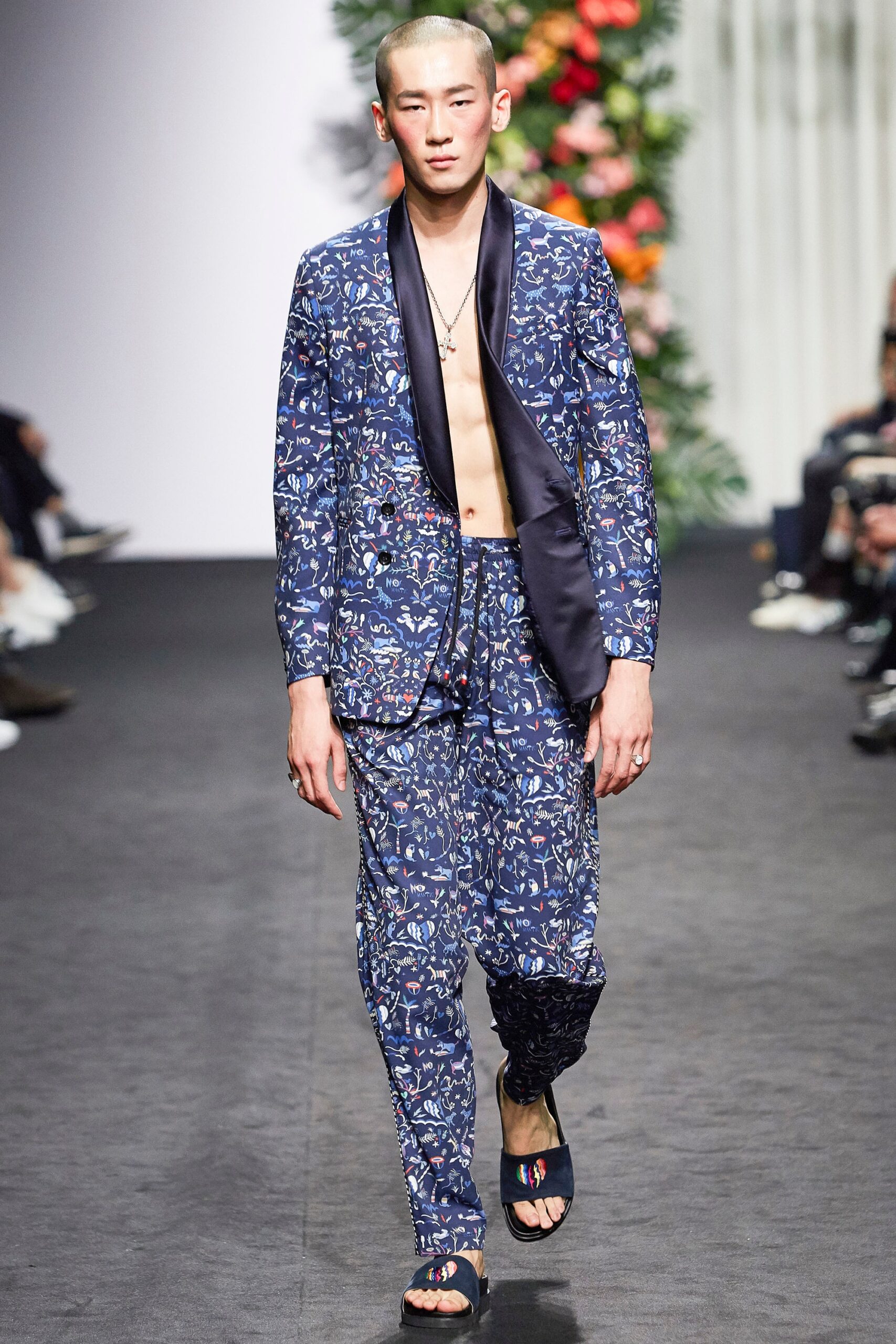 Beyond Closet Seoul S/S 16 Look 330