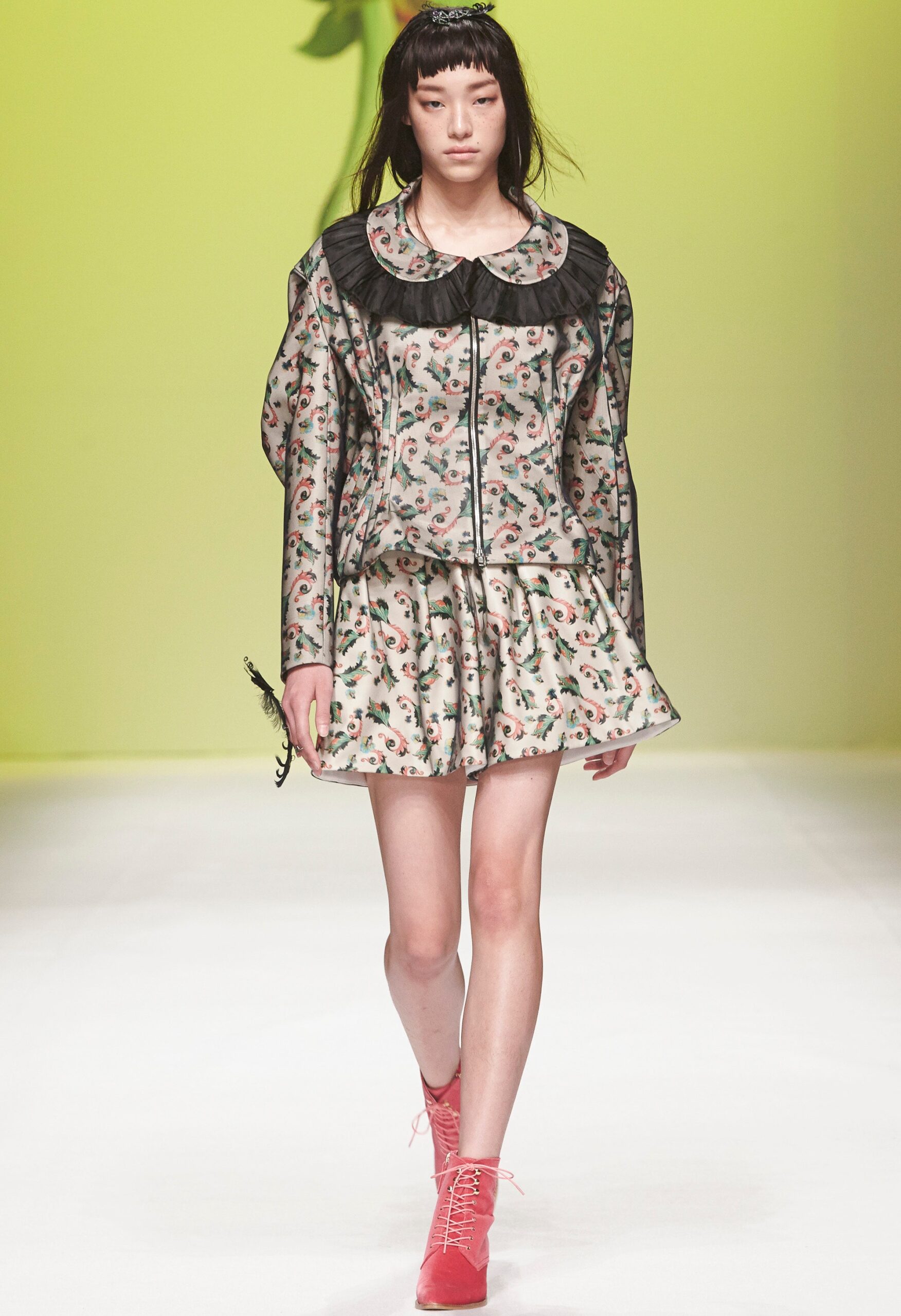 printed satin ruffled collar jacket