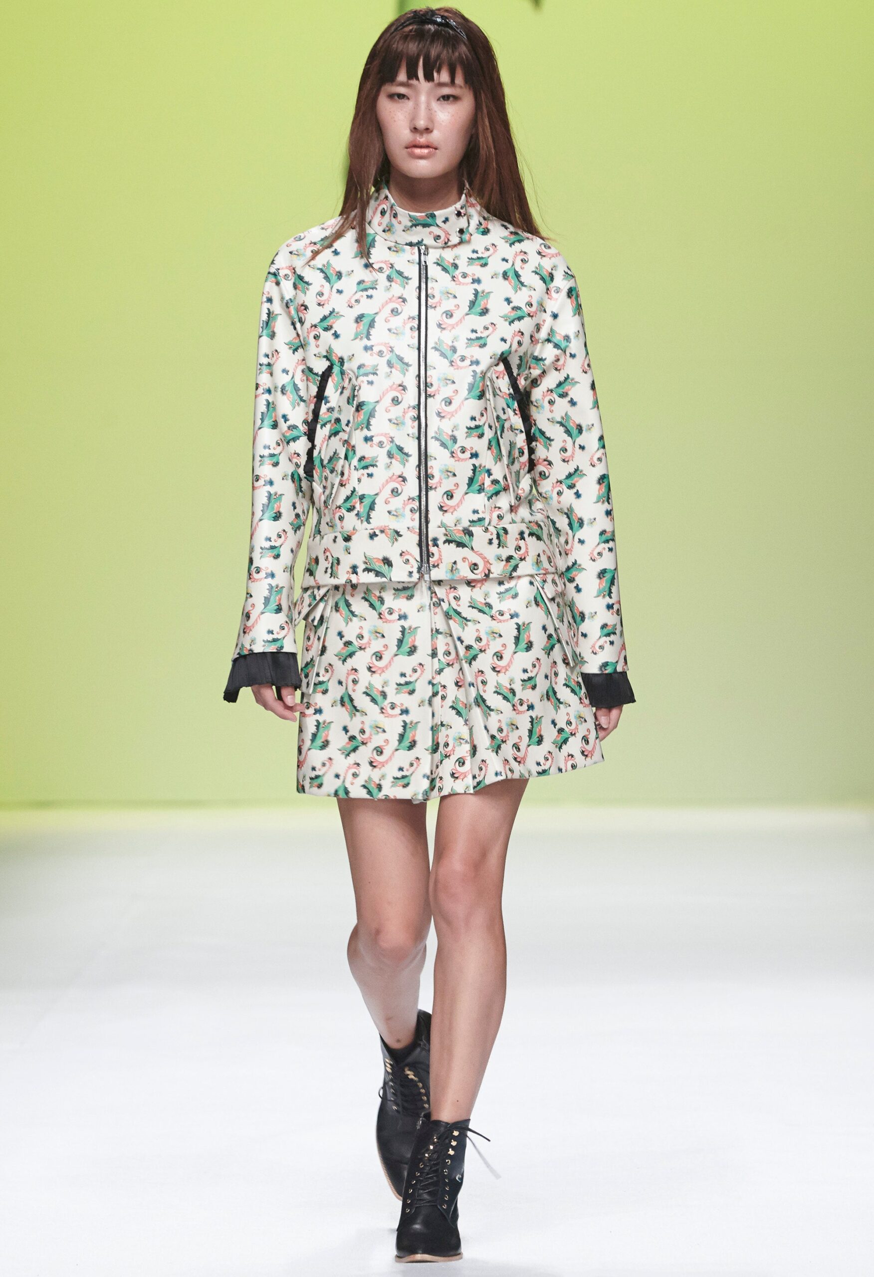 printed high-neck cropped jacket