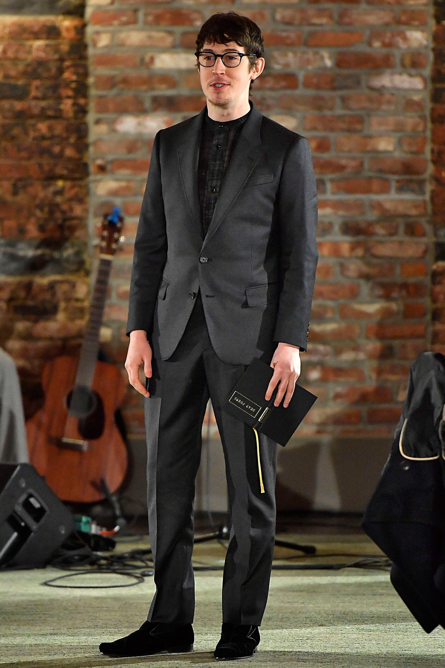 gray tailored single-breasted blazer