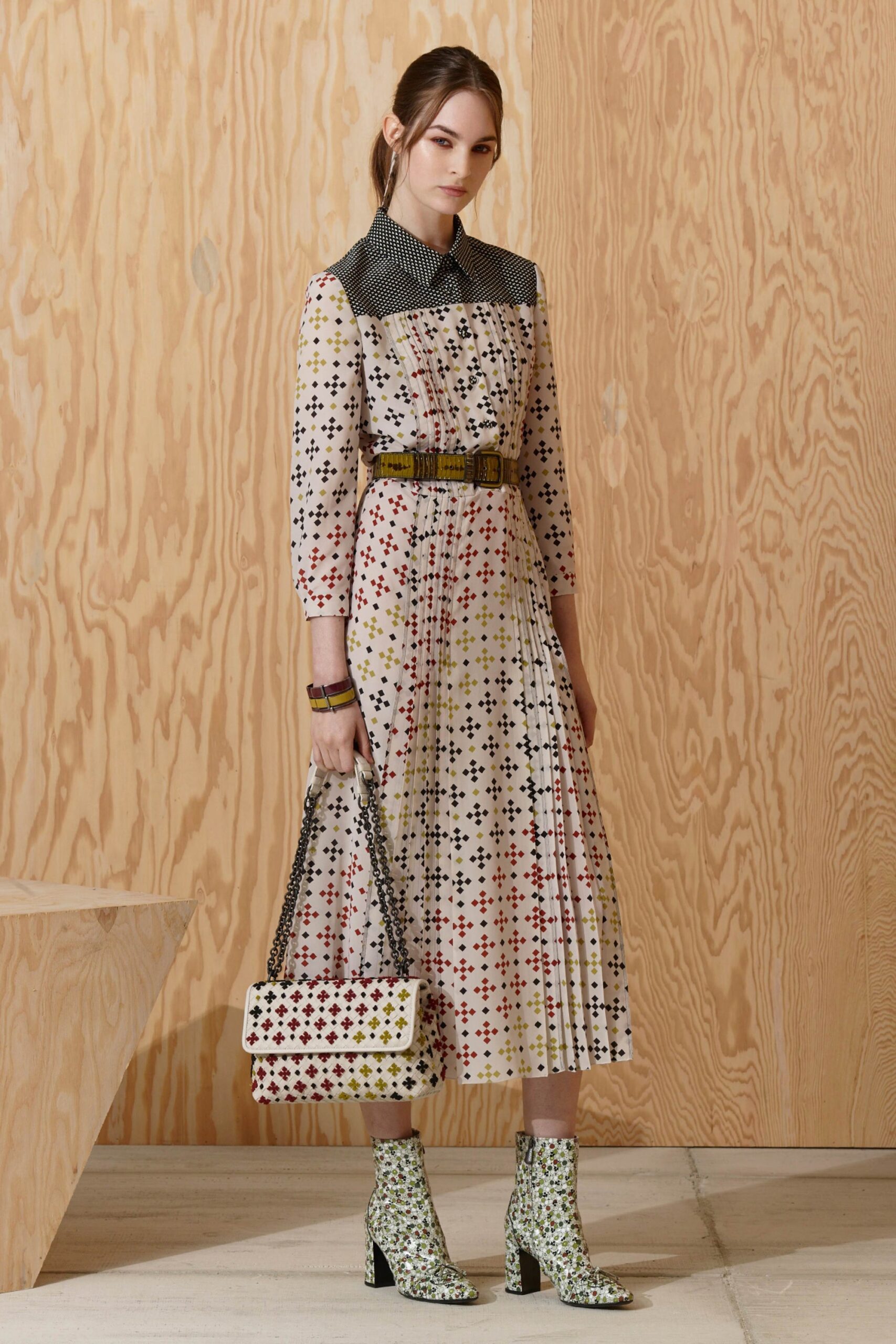 white unknown long-sleeve collared printed pleated midi midi-dress