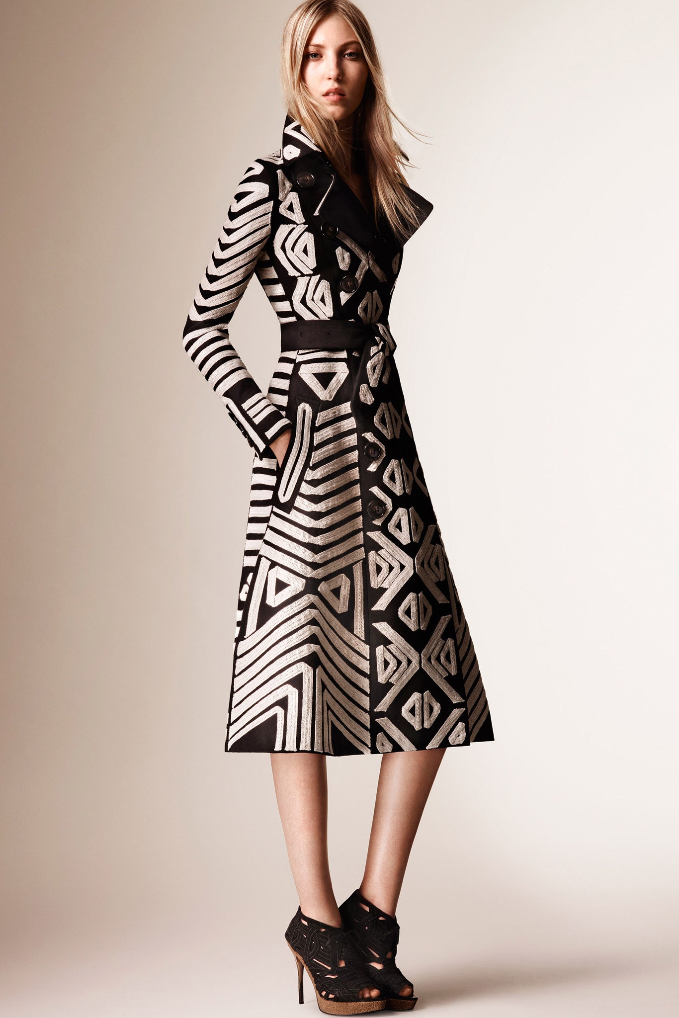 Burberry Resort 16 Look 1