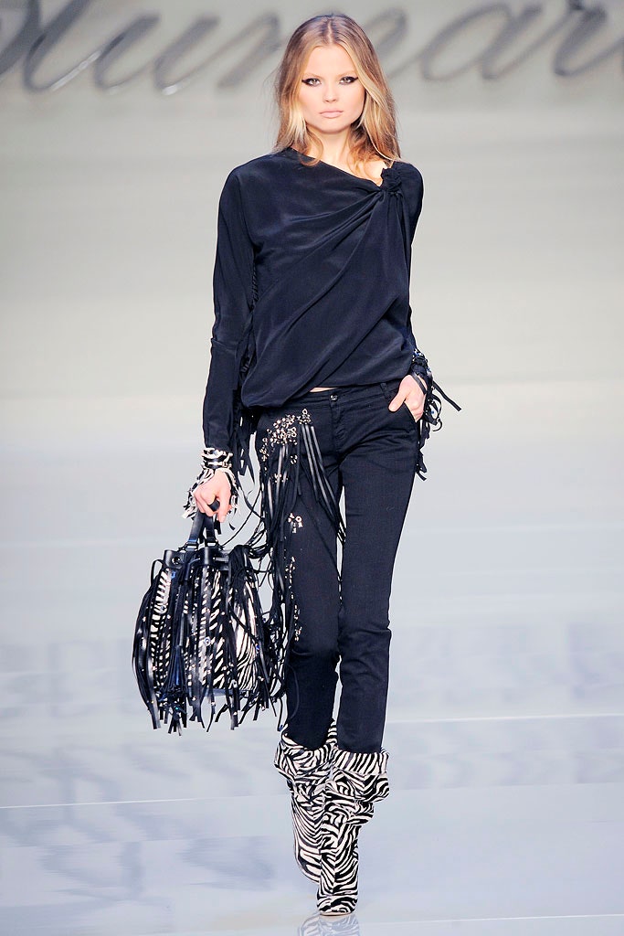 Blumarine F/W 10 Look 43