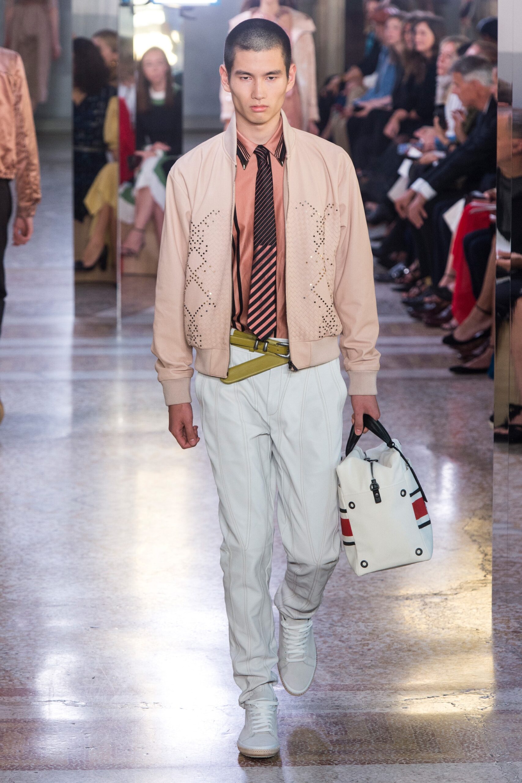 Bottega Veneta S/S 18 Look 360