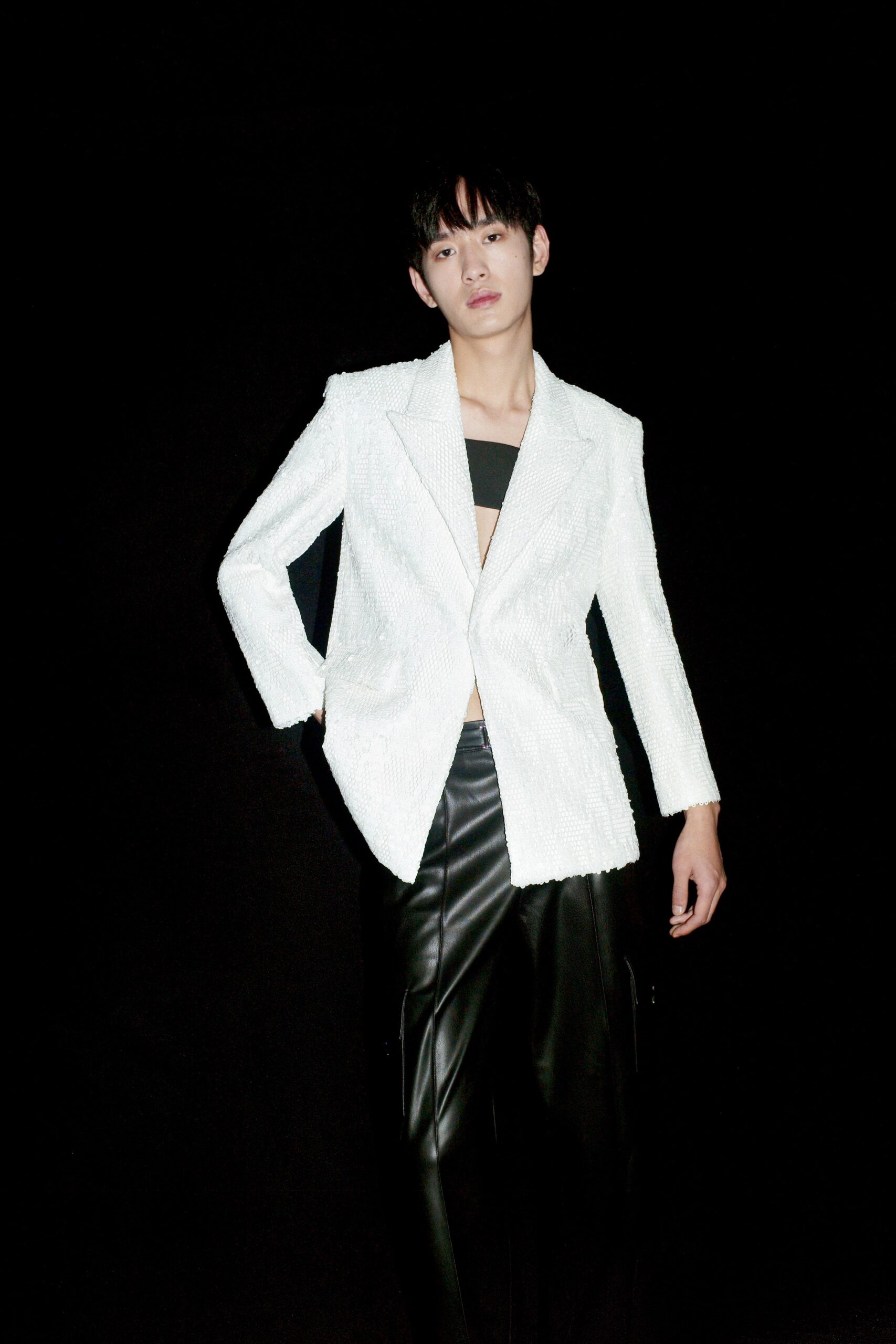white unknown long-sleeve collared structured textured blazer