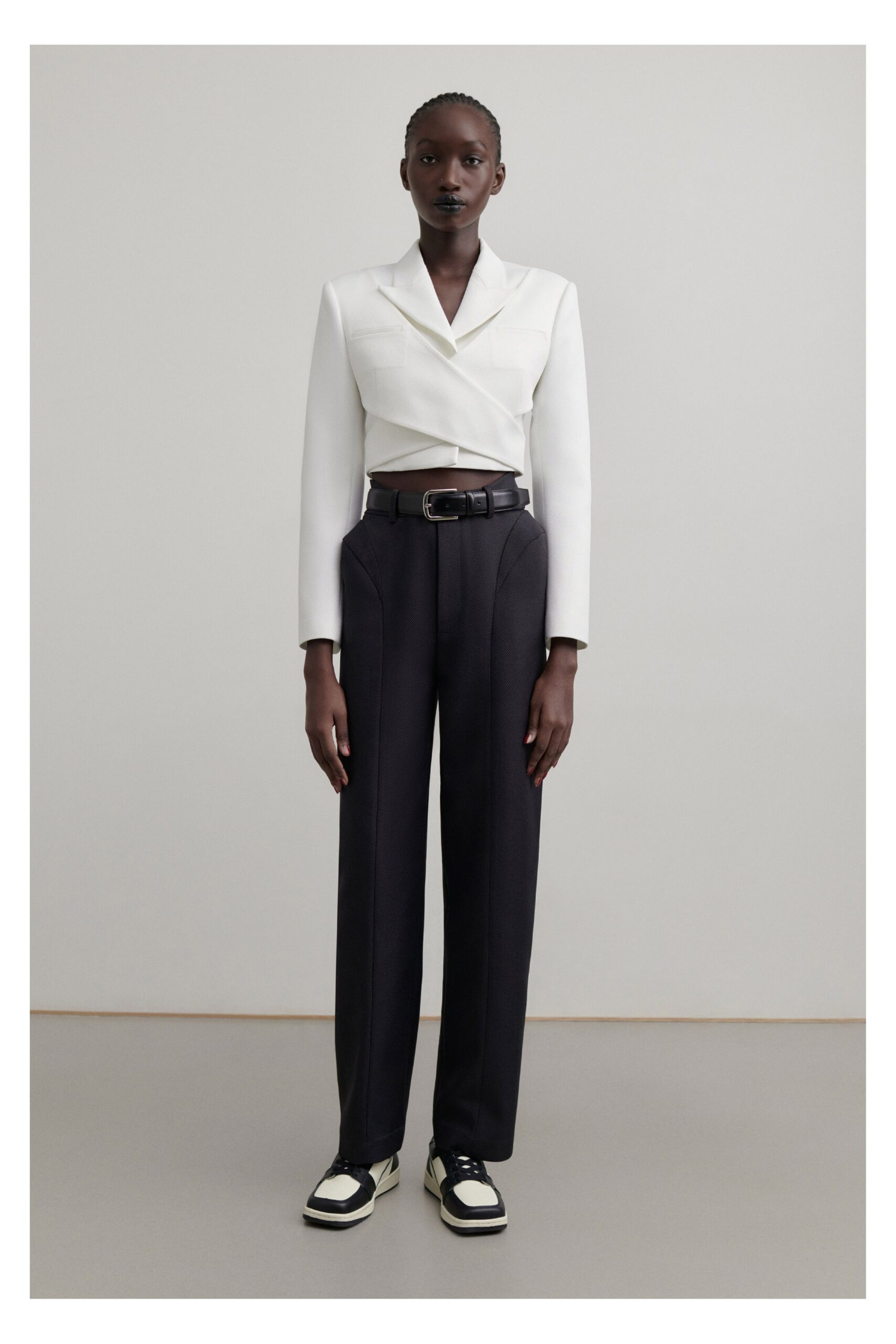 white unknown long-sleeve collared structured cropped blouse