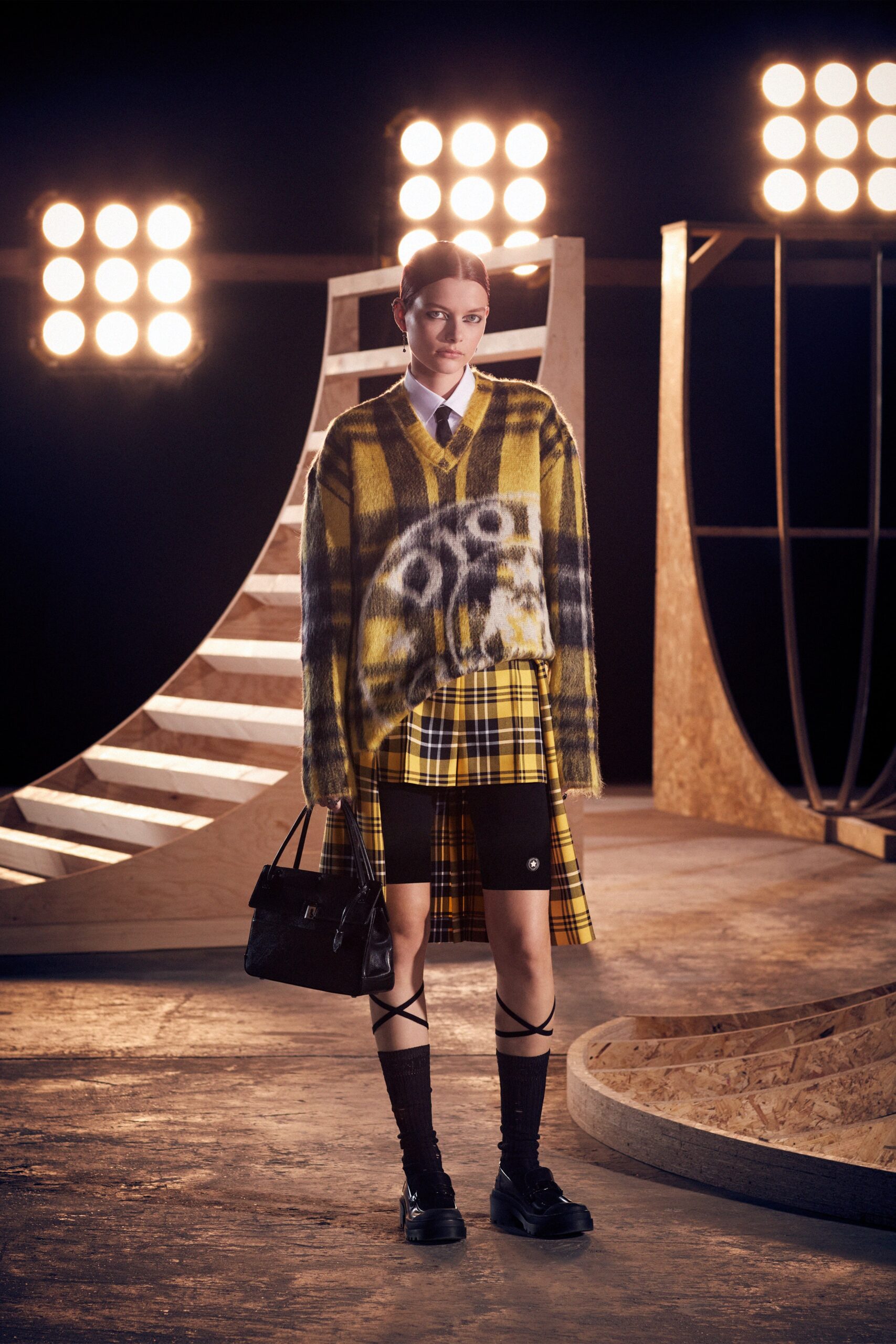Christian Dior F/W 22 Look 26