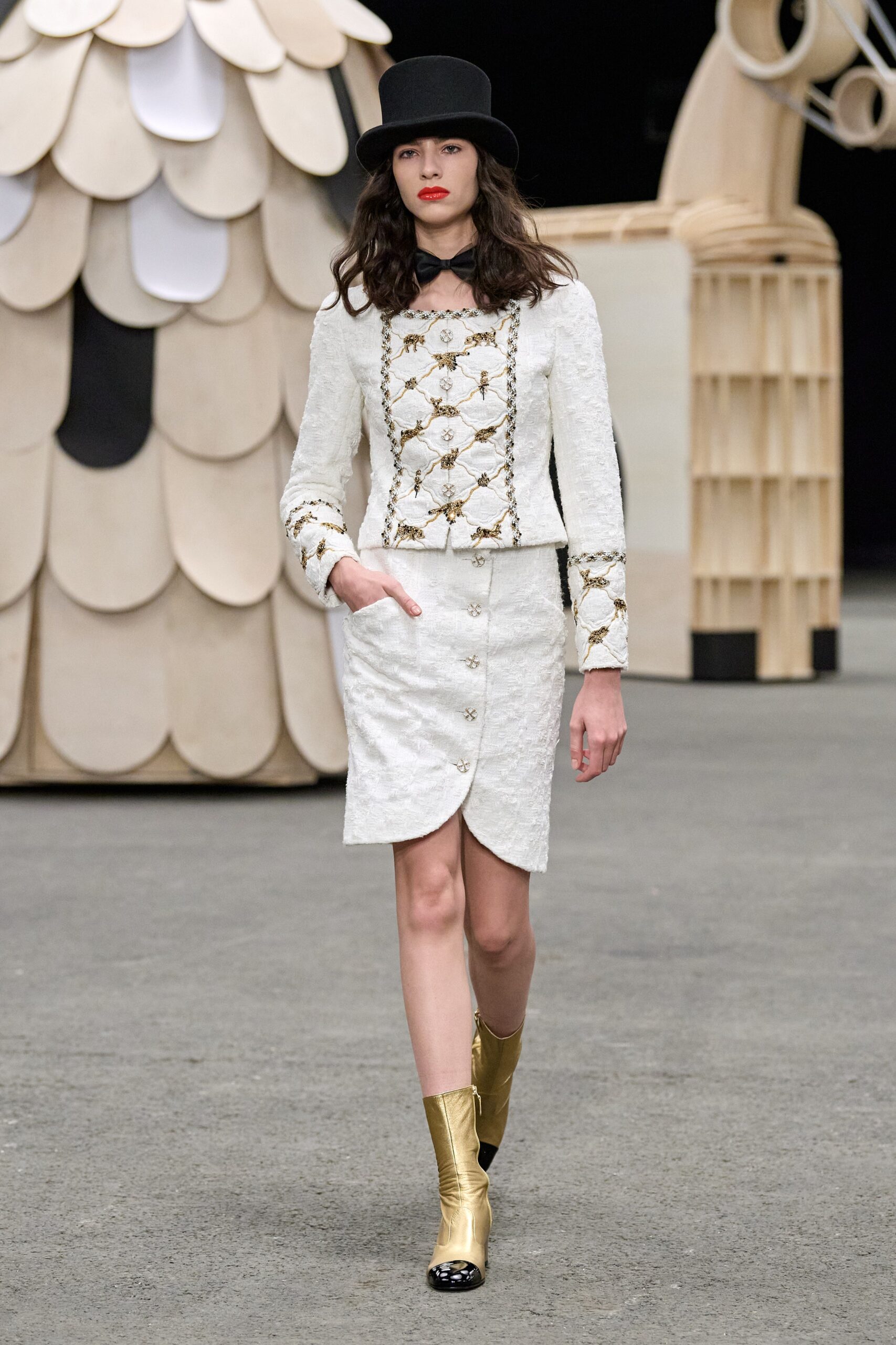 Chanel S/S 23 Couture Look 18