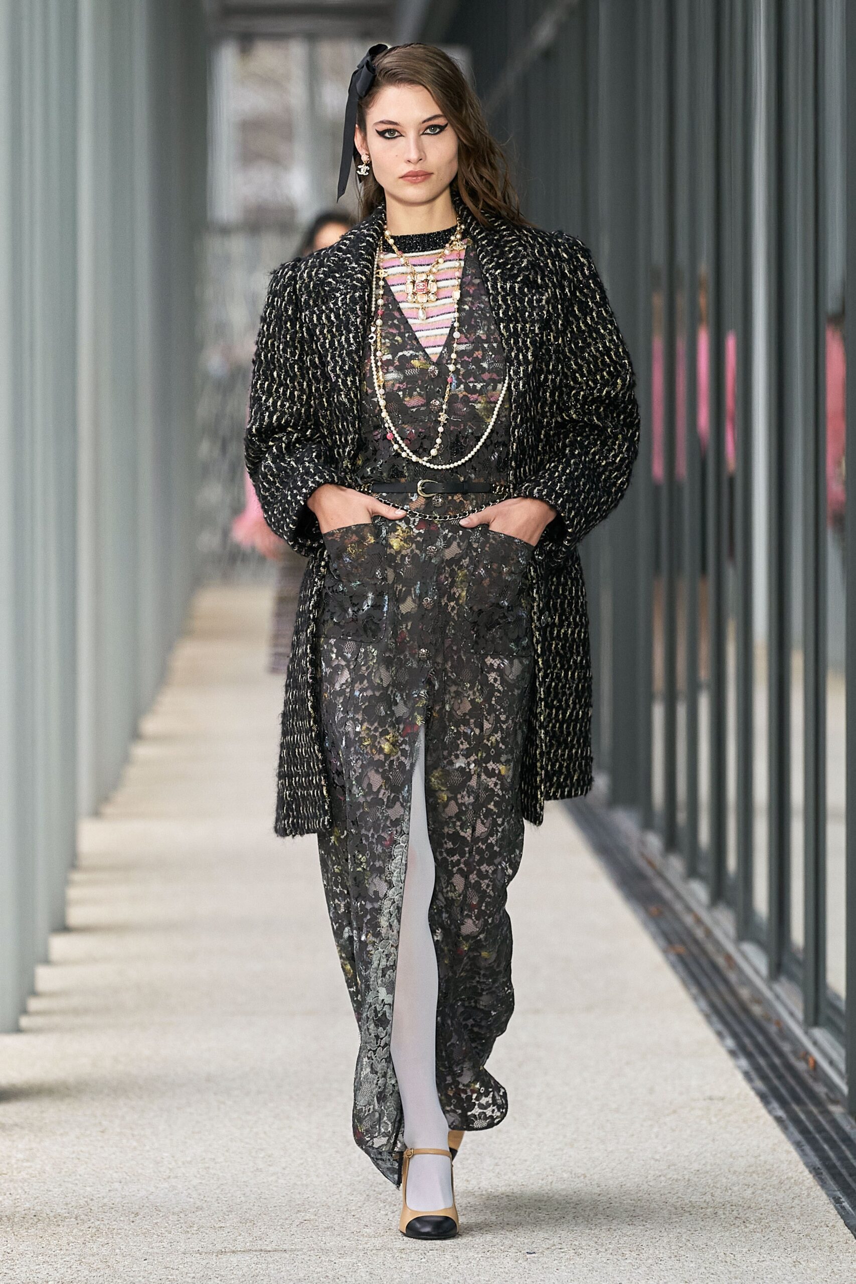 Chanel F/W 22 Look 27