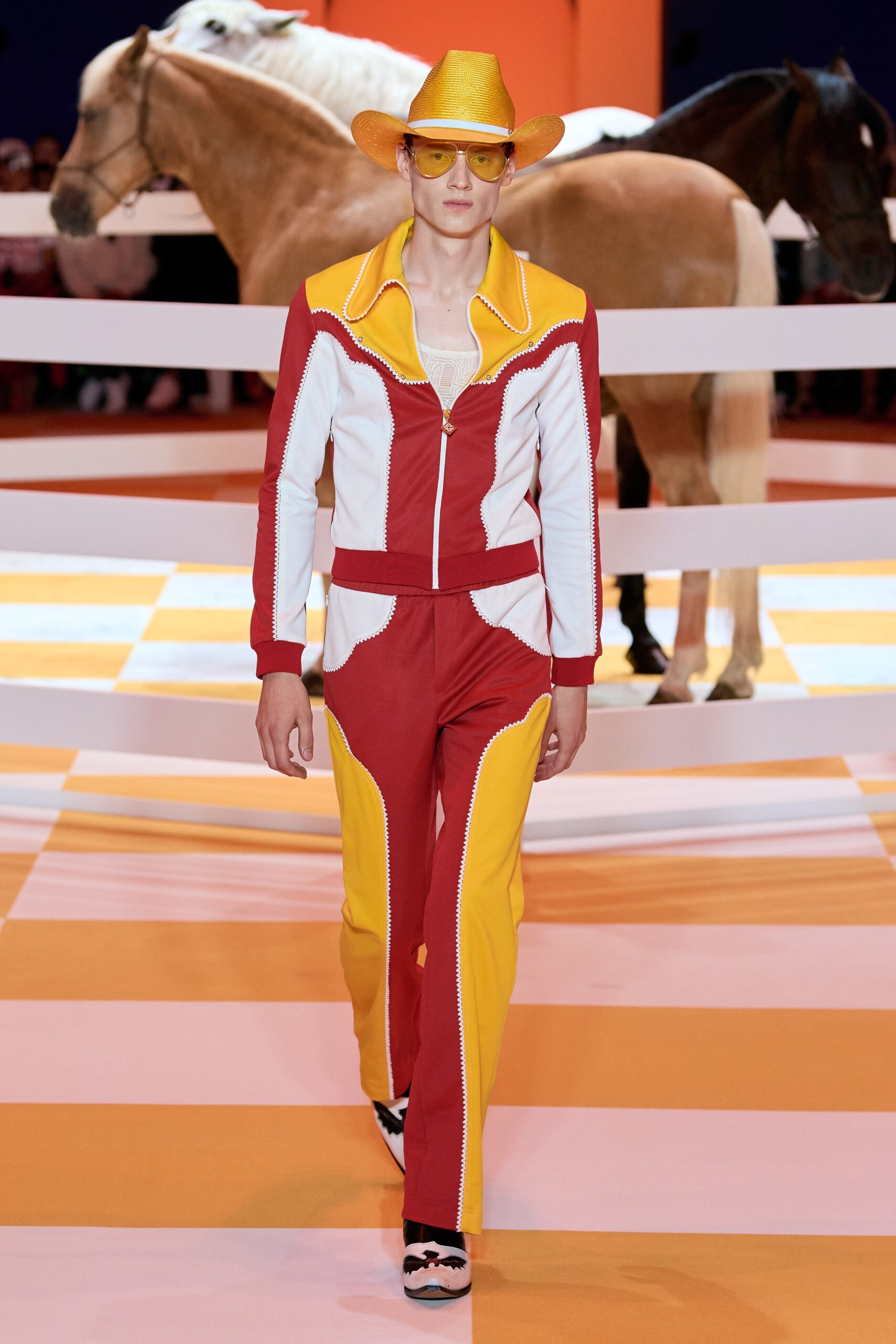 red unknown long-sleeve collared fitted color-blocked zippered jacket