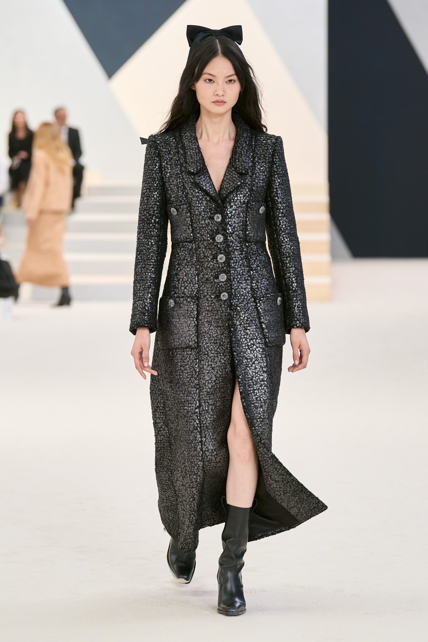 black sequin long-sleeve collared tailored buttoned pockets coat