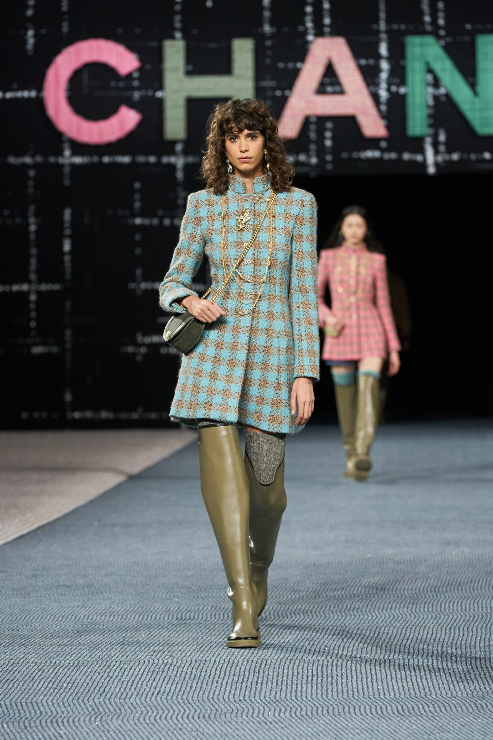 Chanel F/W 22 Look 29