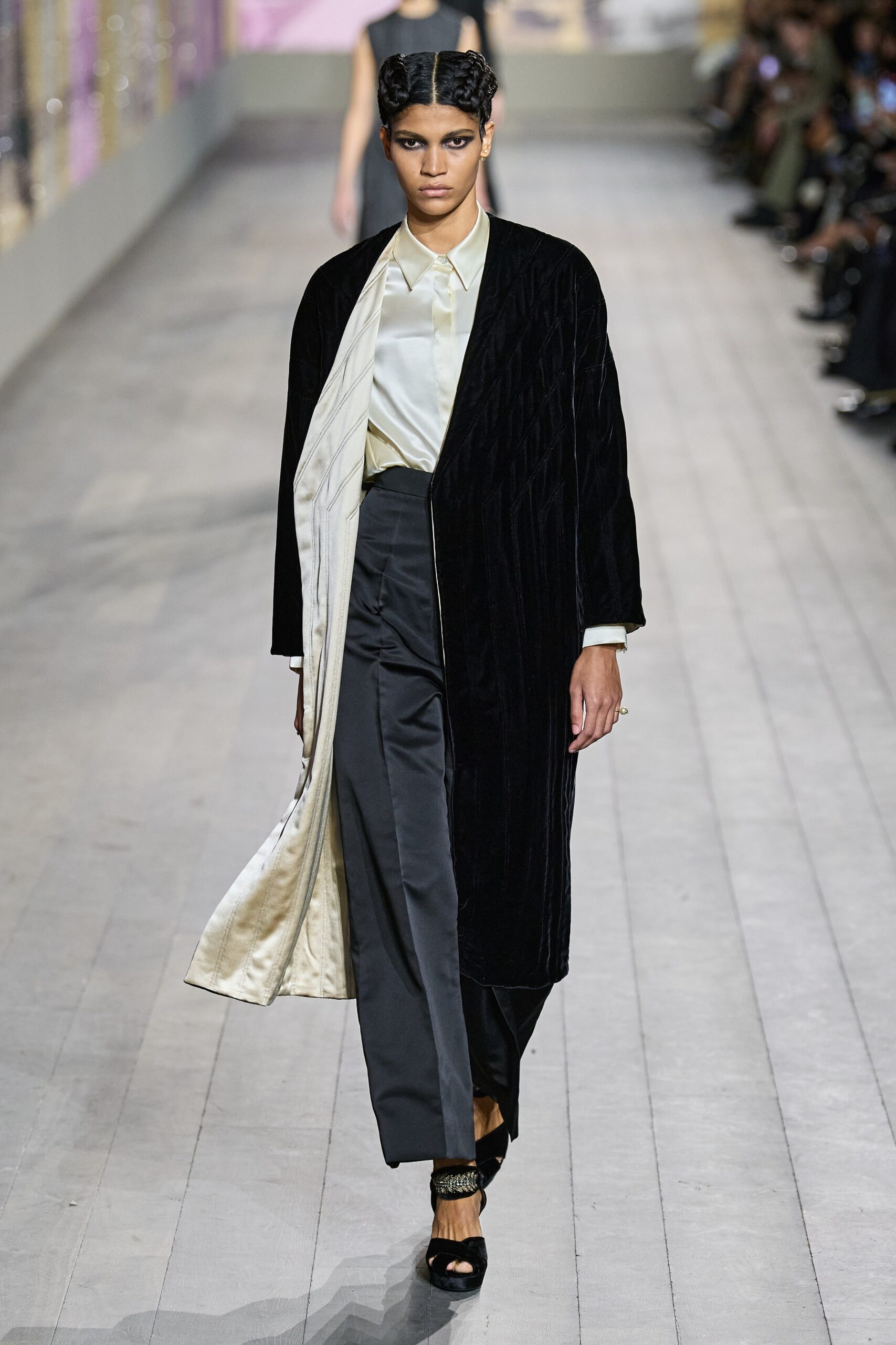 Christian Dior S/S 23 Couture Look 19