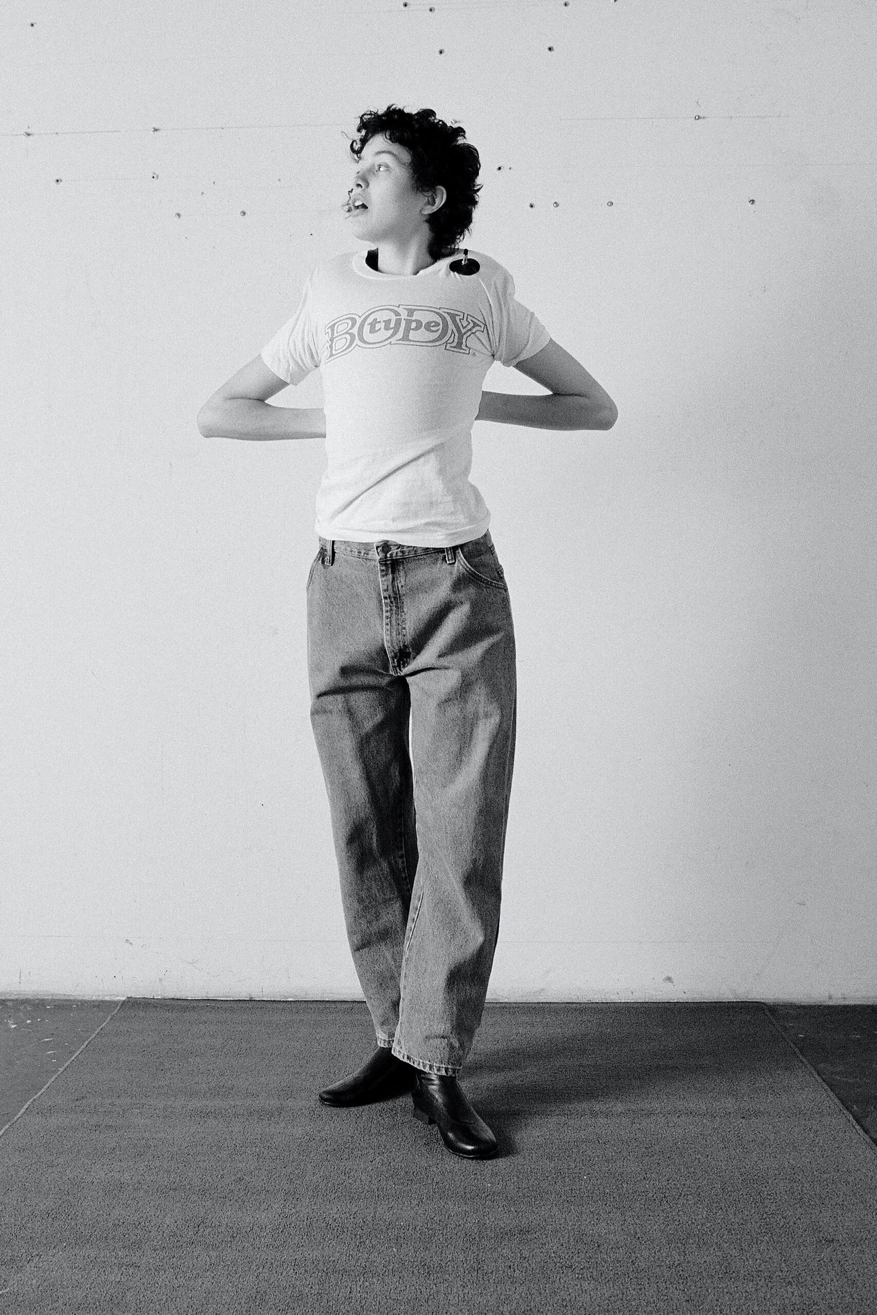 white jersey short-sleeve fitted printed t-shirt