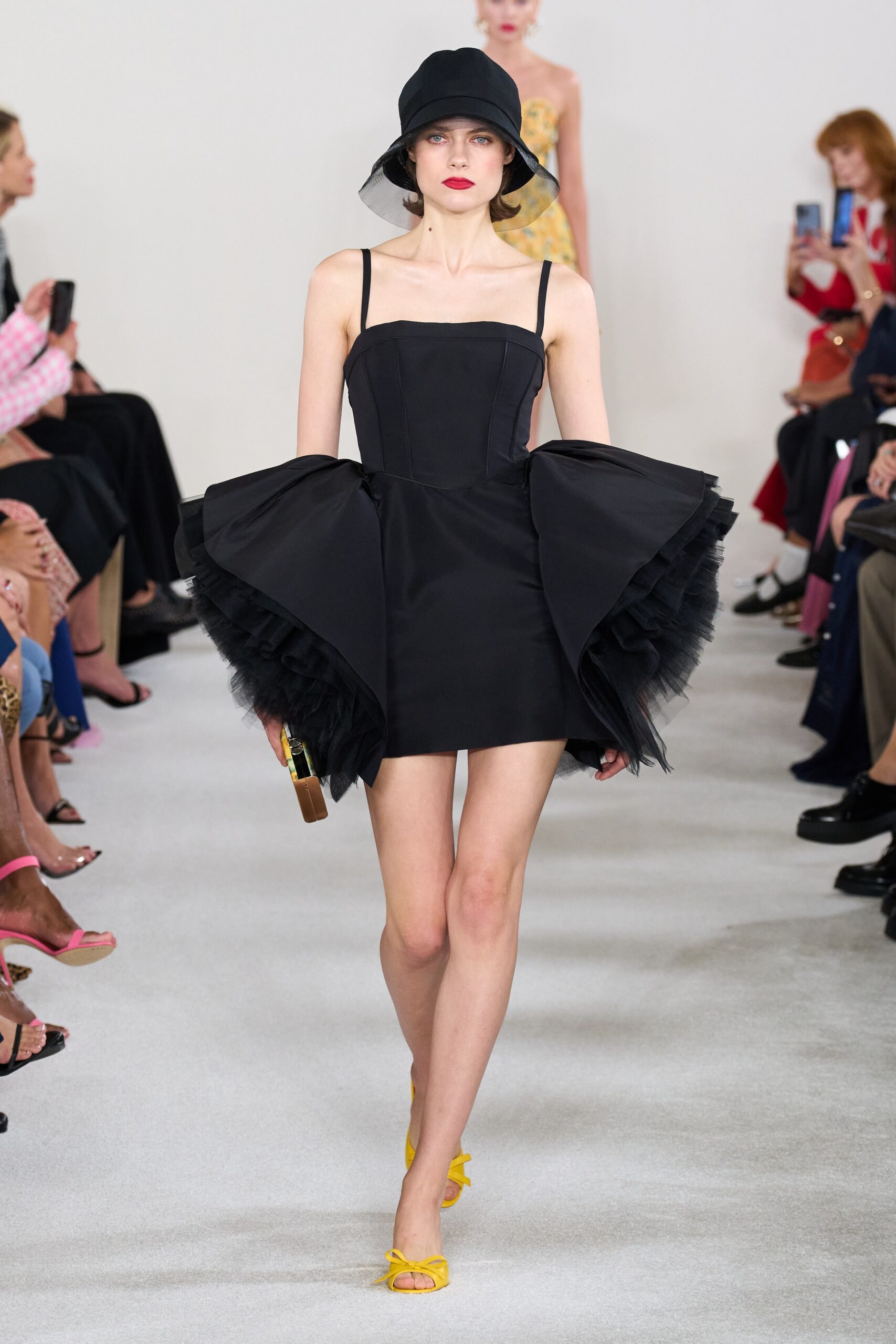 Carolina Herrera S/S 23 Look 37