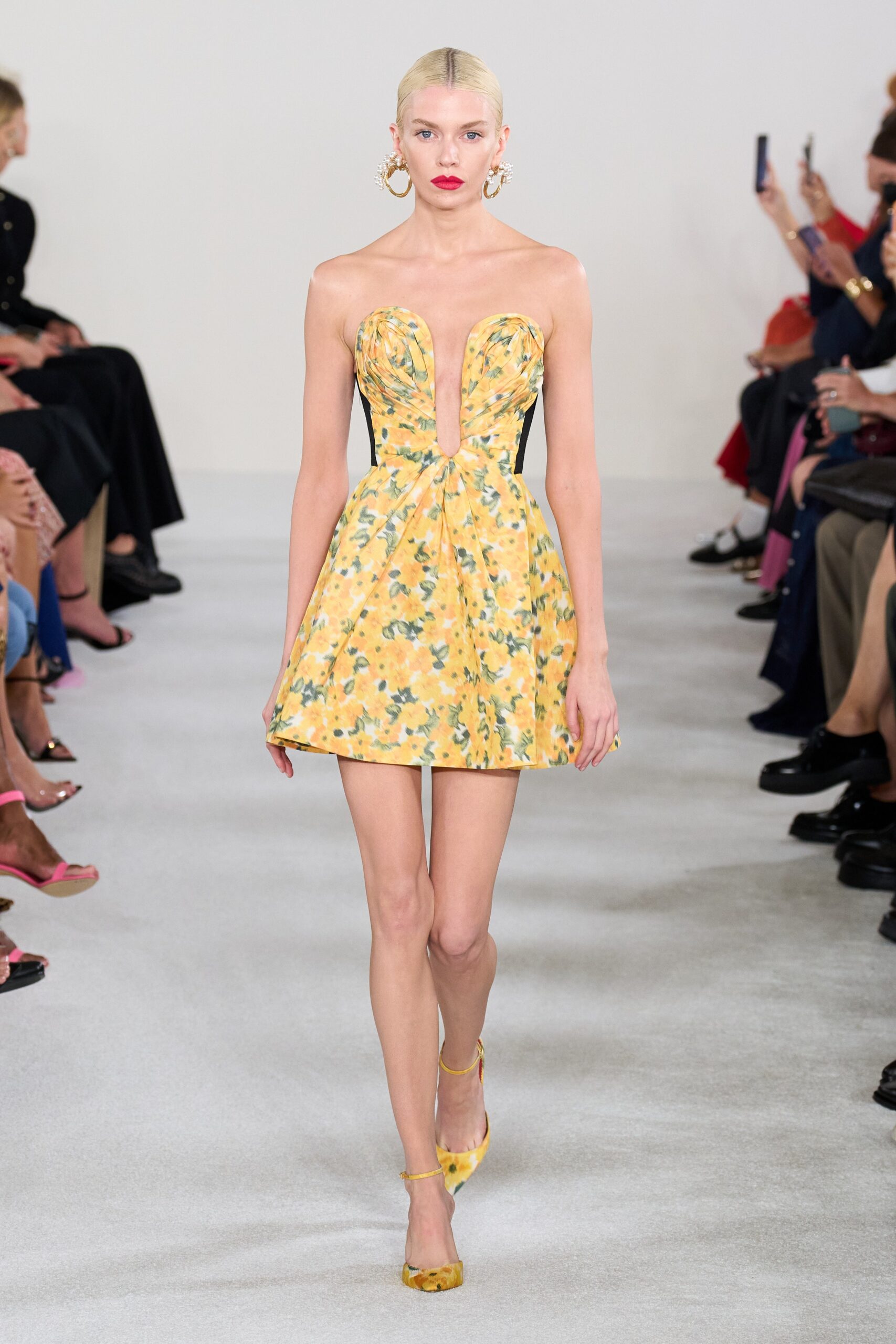 Carolina Herrera S/S 23 Look 42
