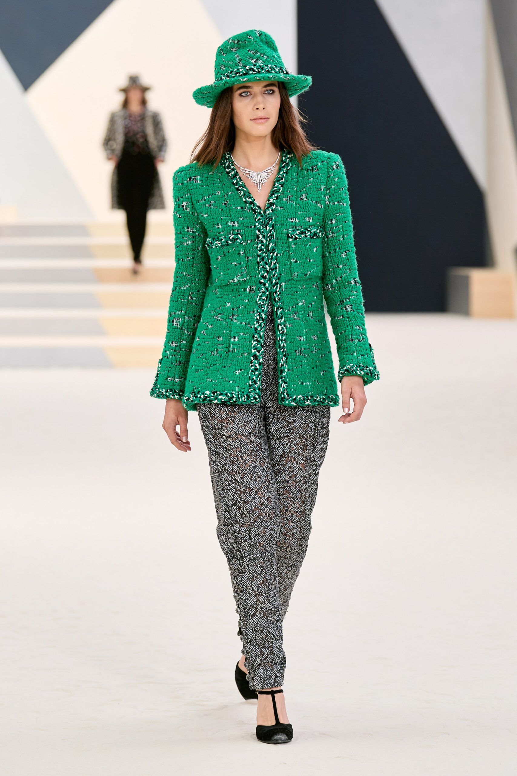 Chanel F/W 22 Couture Look 85