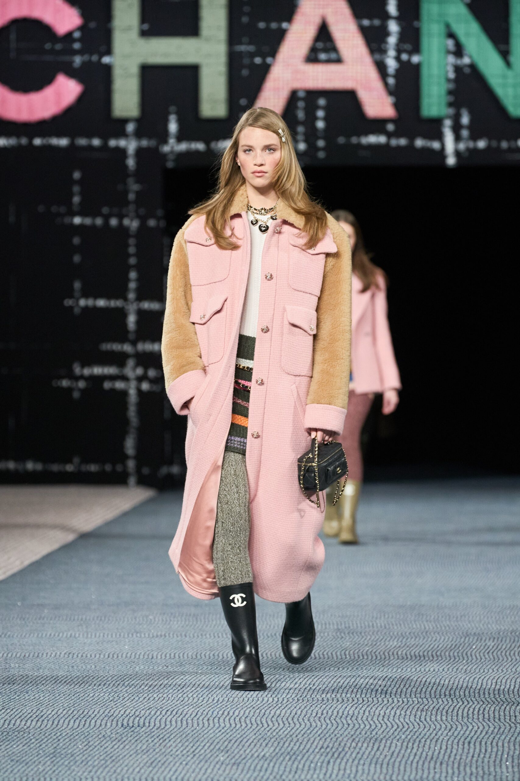 Chanel F/W 22 Look 71
