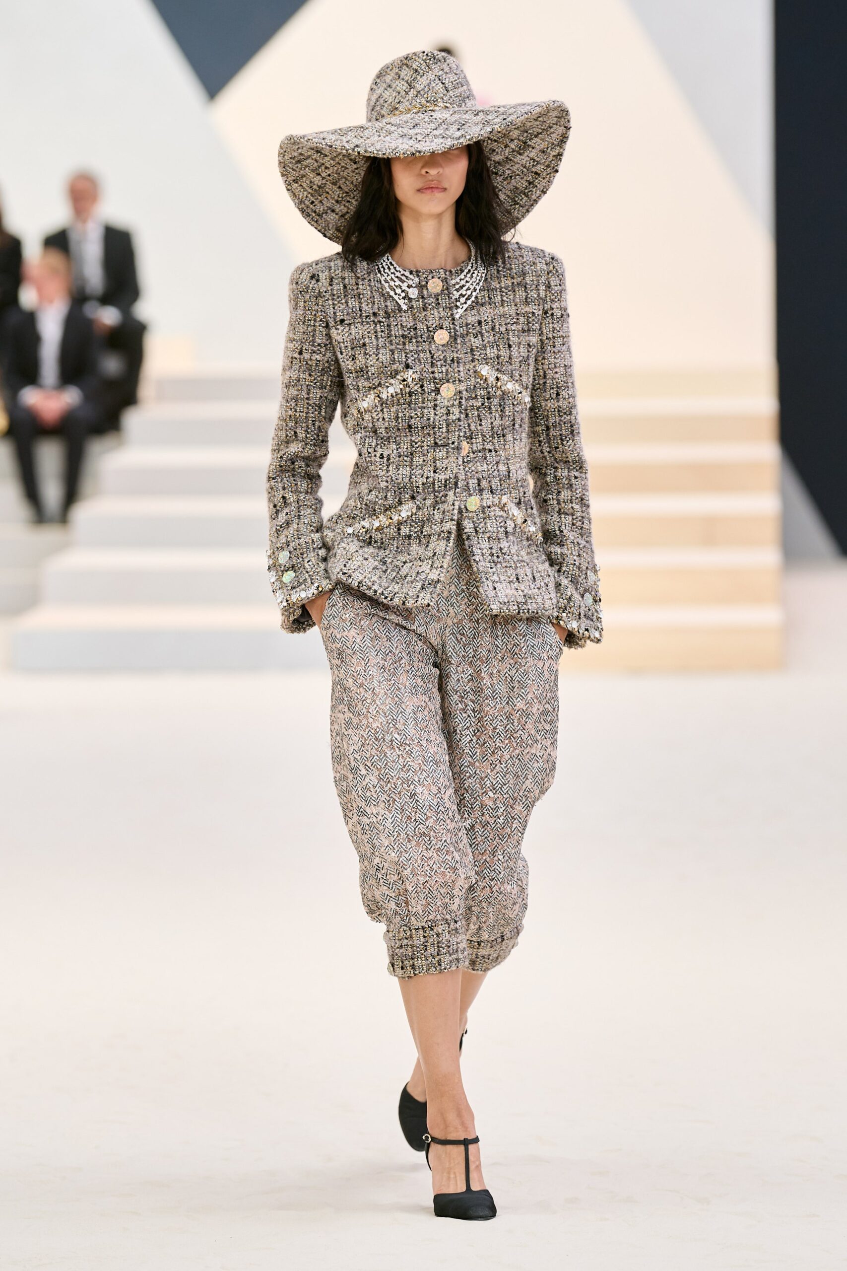 Chanel F/W 22 Couture Look 105