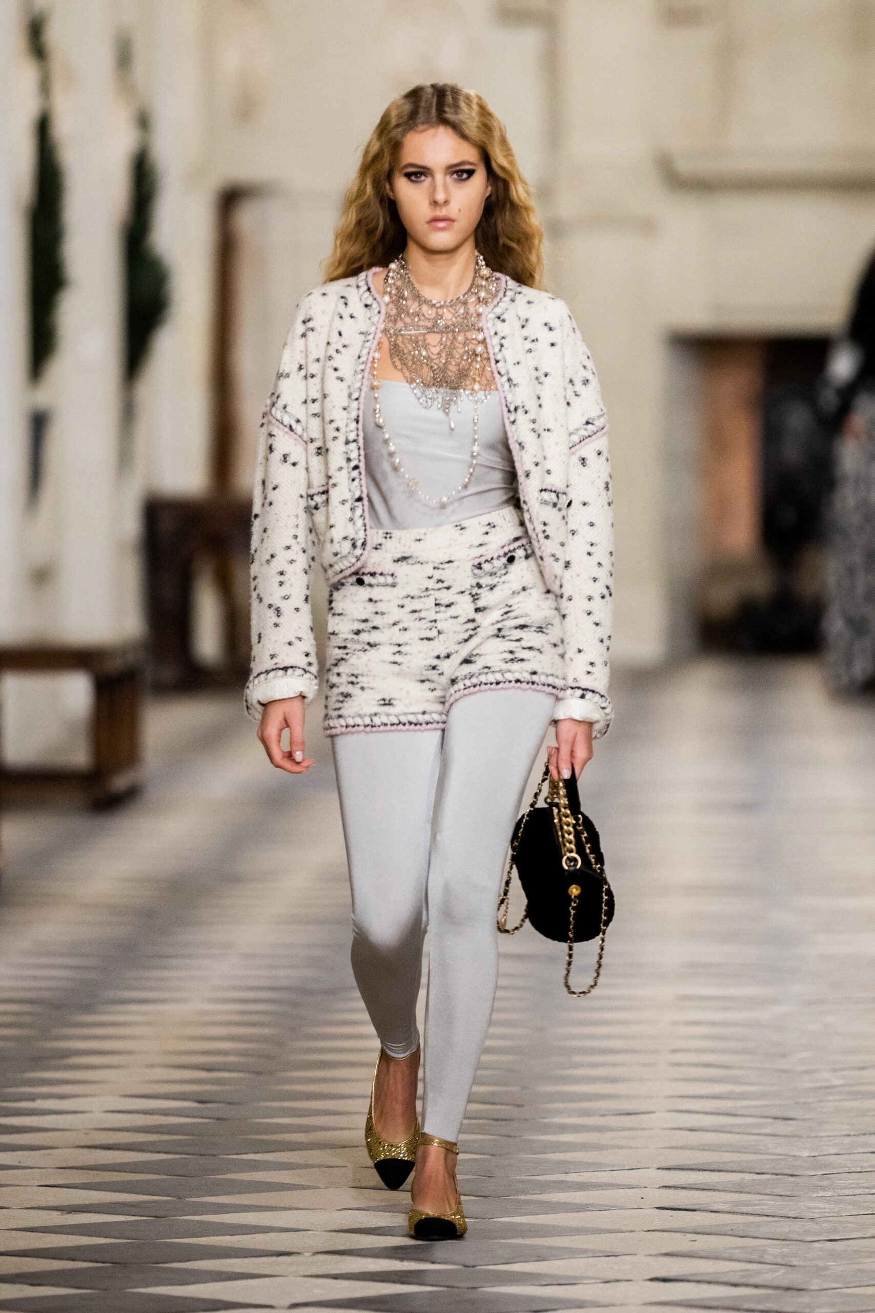 Chanel F/W 21 Look 118