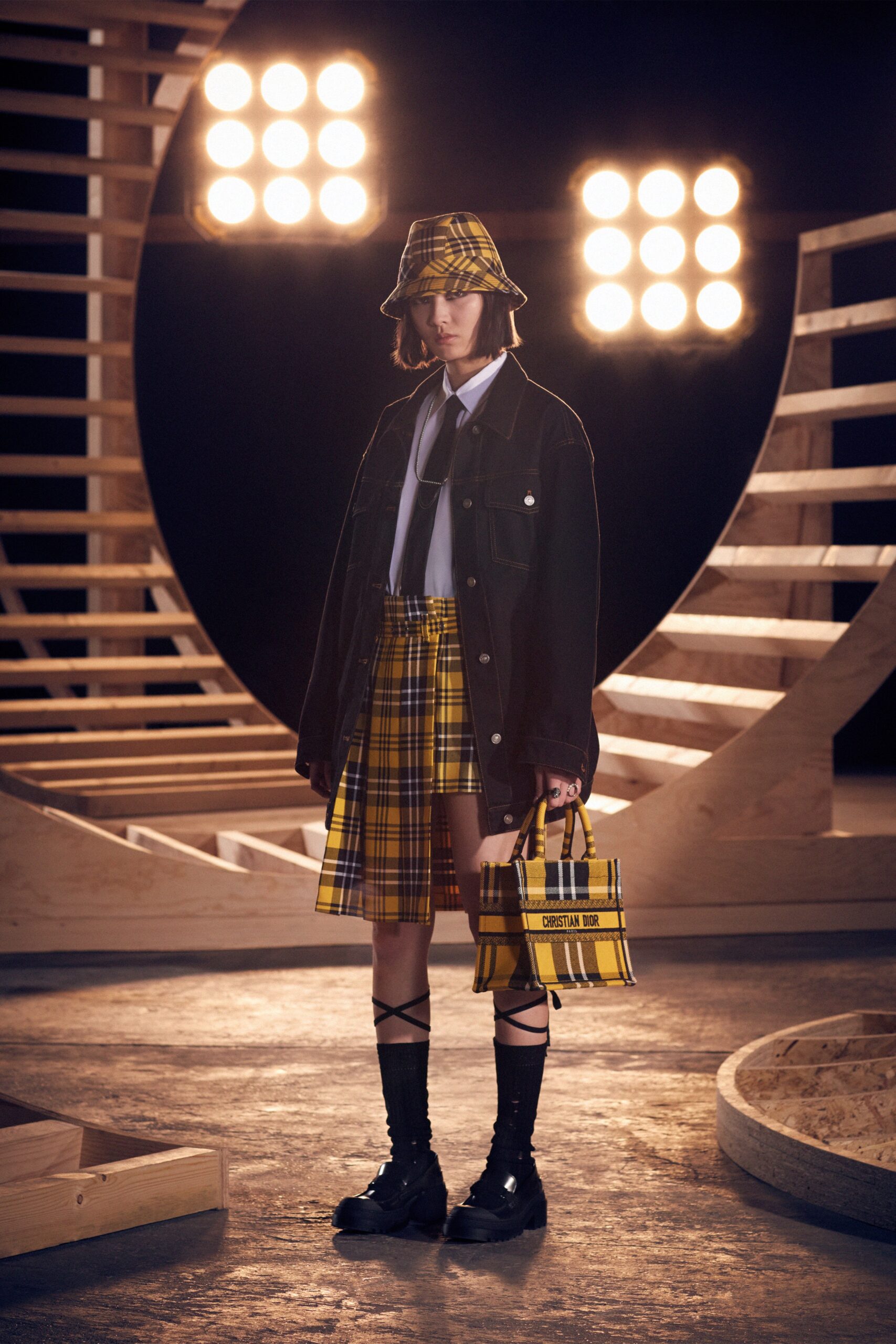 Christian Dior F/W 22 Look 110