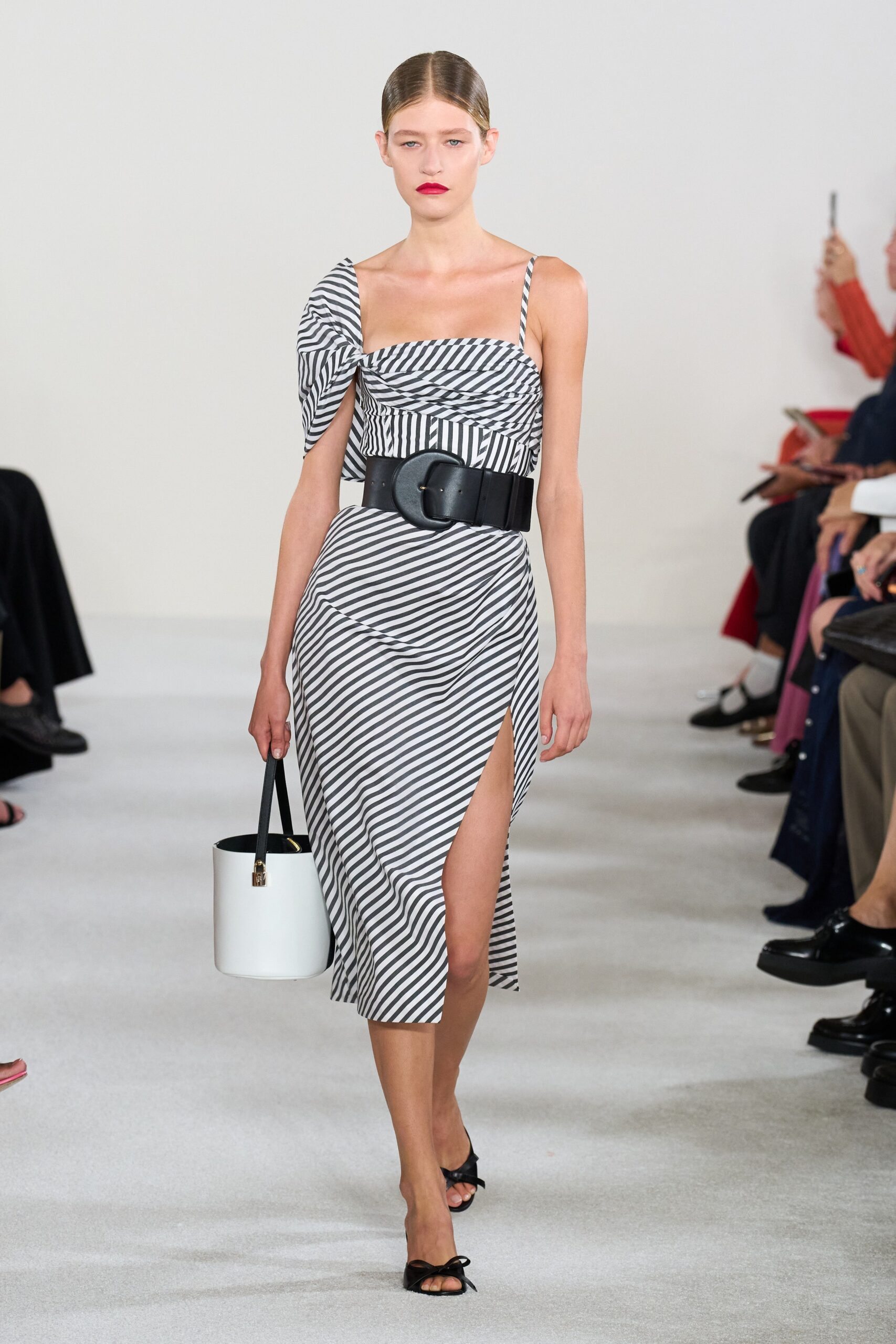 Carolina Herrera S/S 23 Look 72
