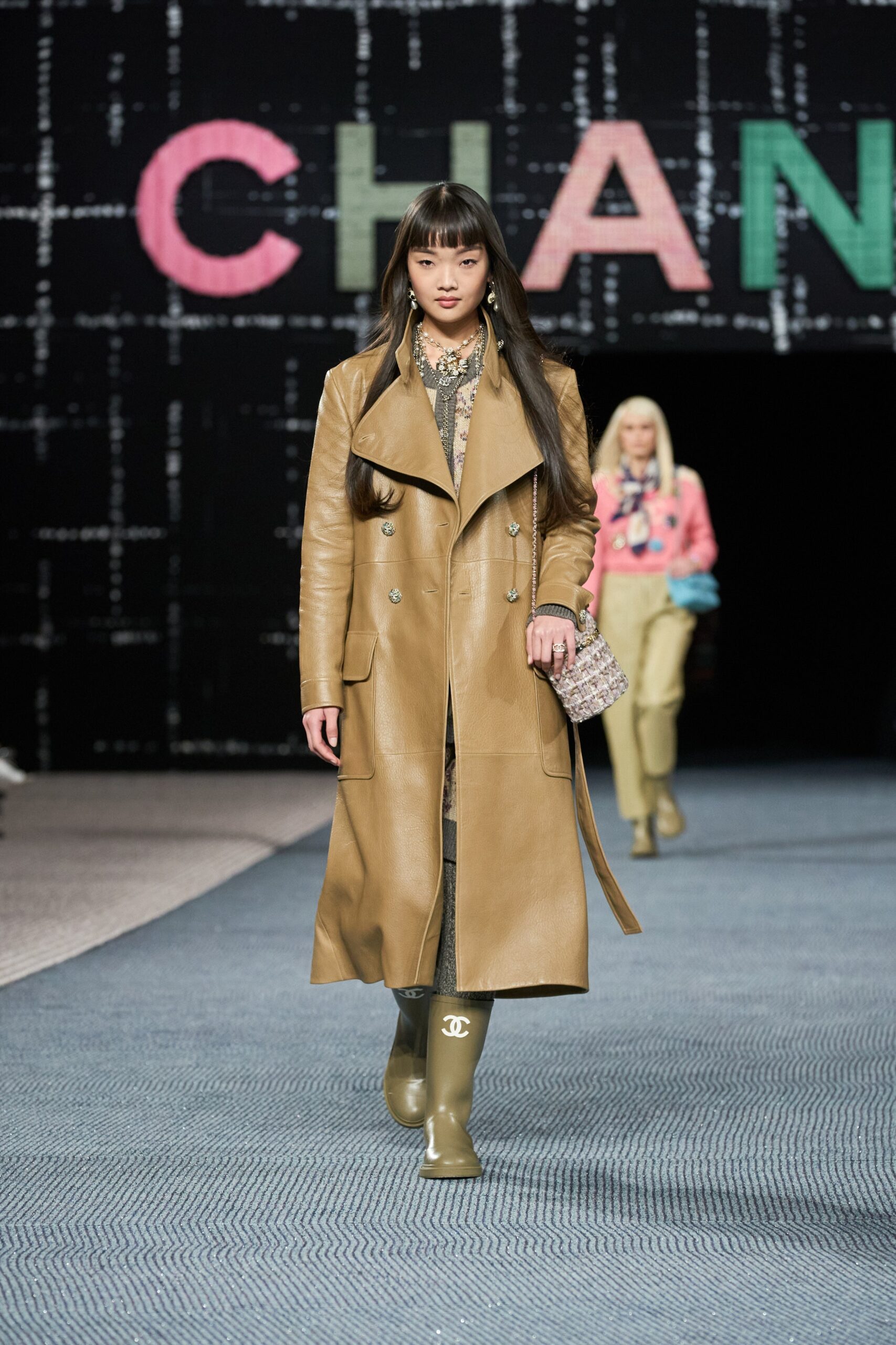 Chanel F/W 22 Look 109