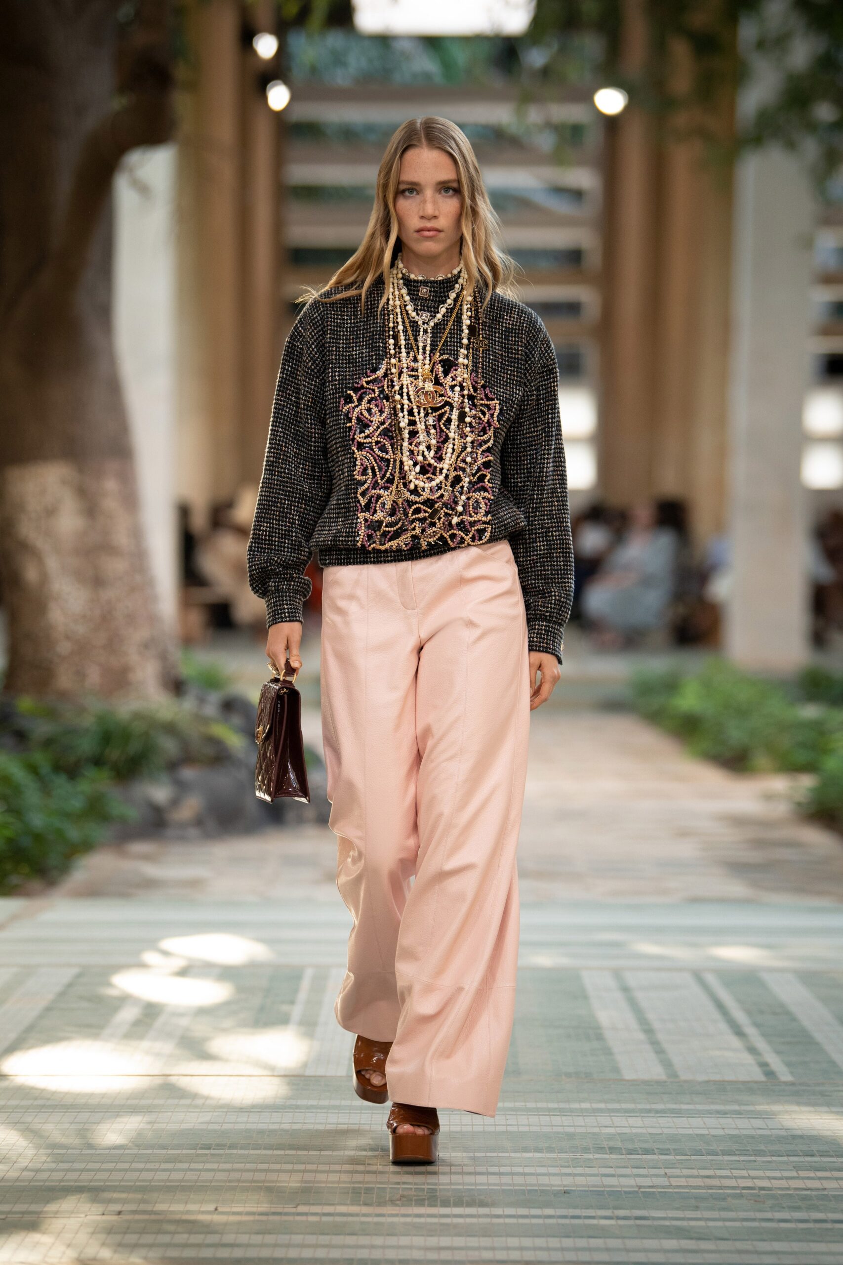 Chanel F/W 23 Look 101