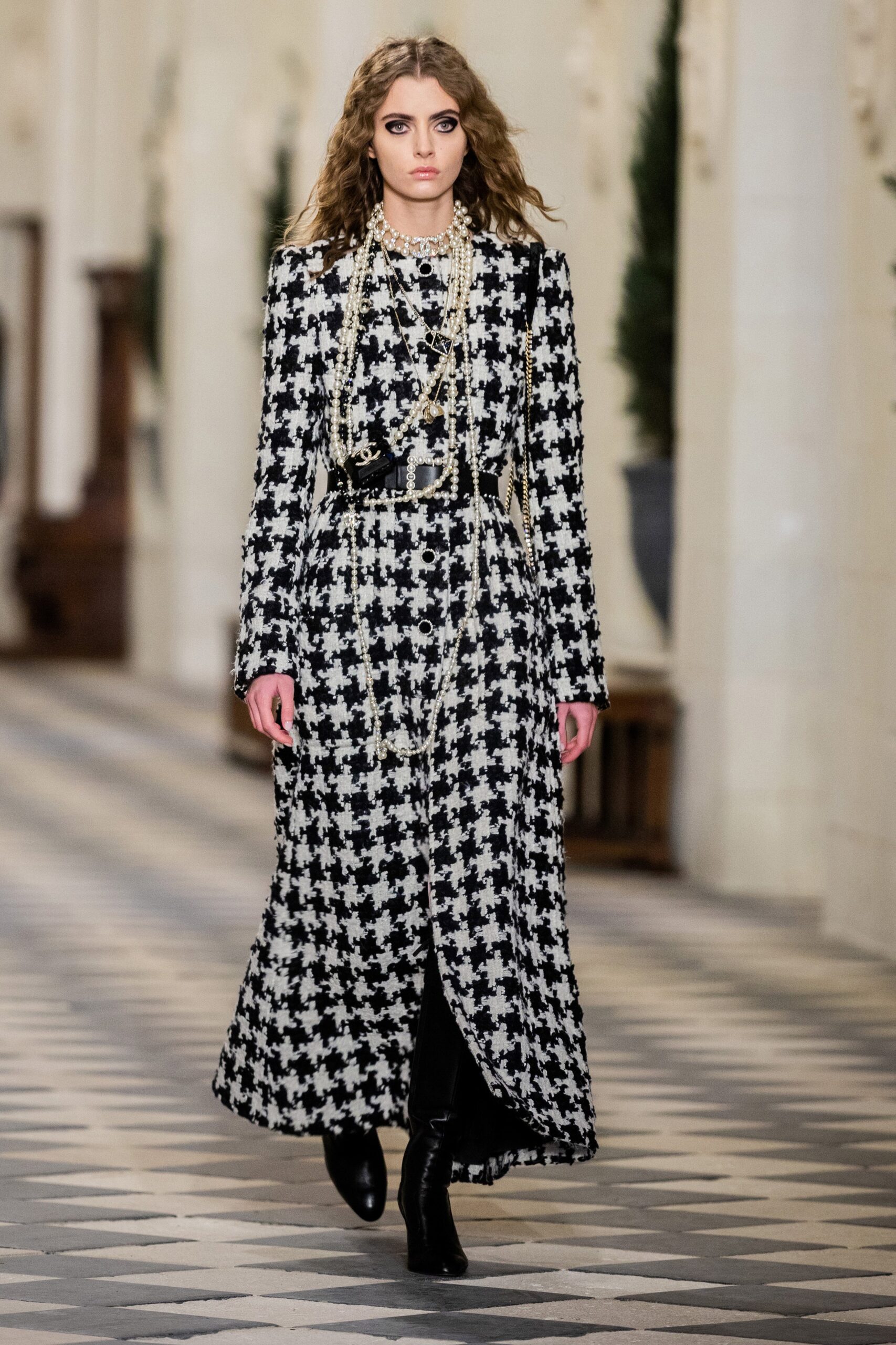 Chanel F/W 21 Look 122